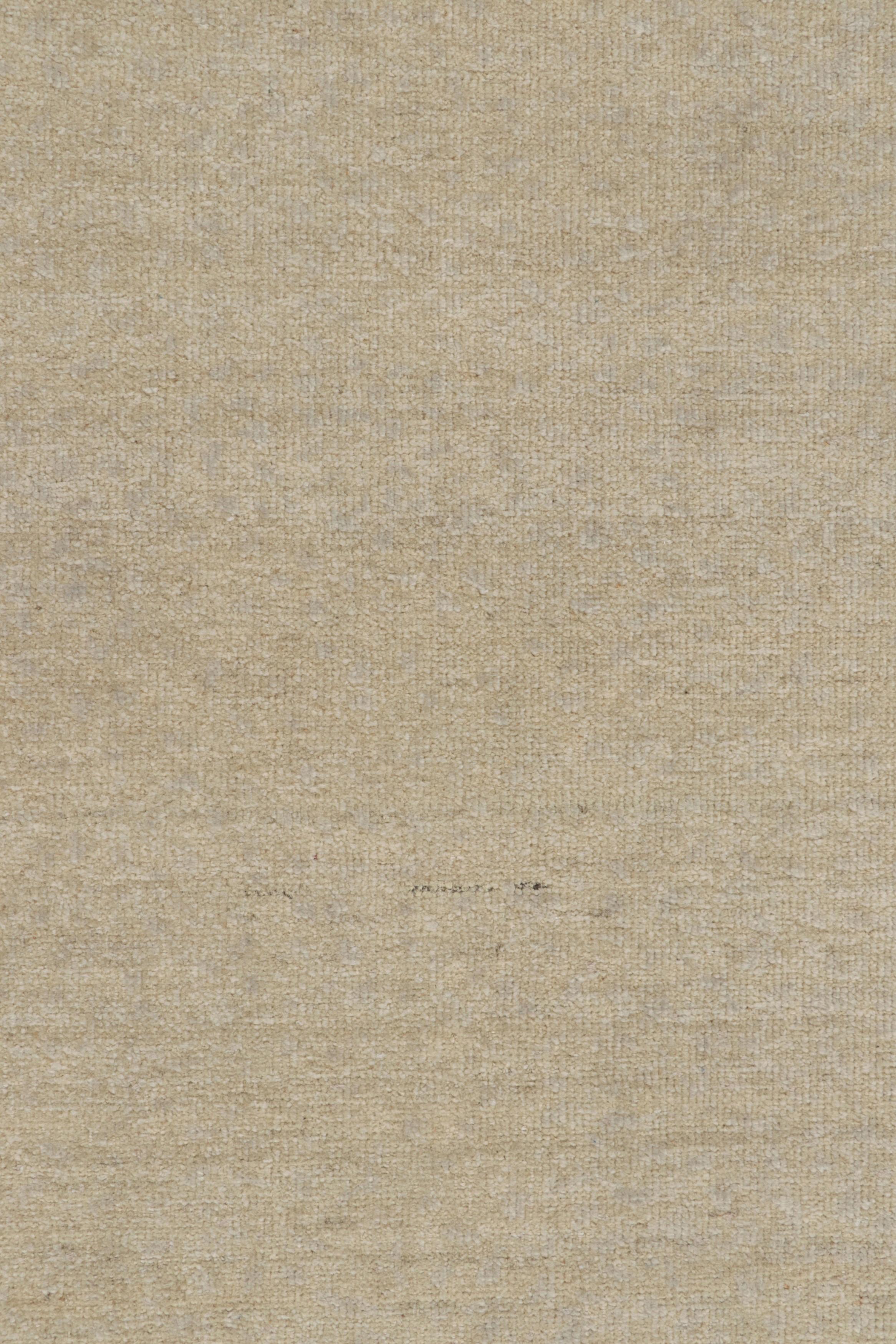 Rug & Kilim’s Oversized Contemporary Textural Solid Rug in Beige Tones en Nuevo estado para la venta en Long Island City, NY