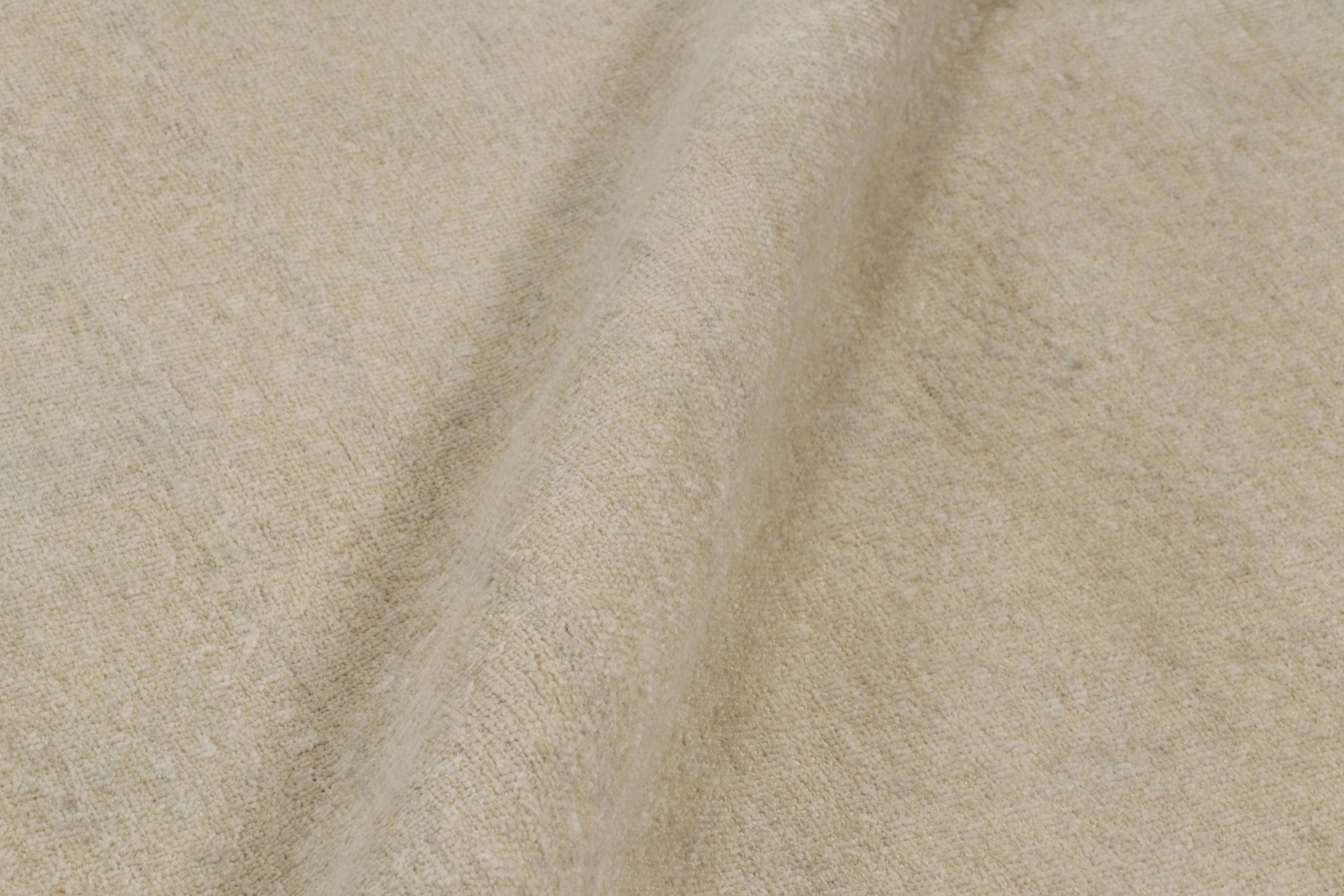 Rug & Kilim’s Oversized Contemporary Textural Solid Rug in Beige Tones Siglo XXI y contemporáneo en venta