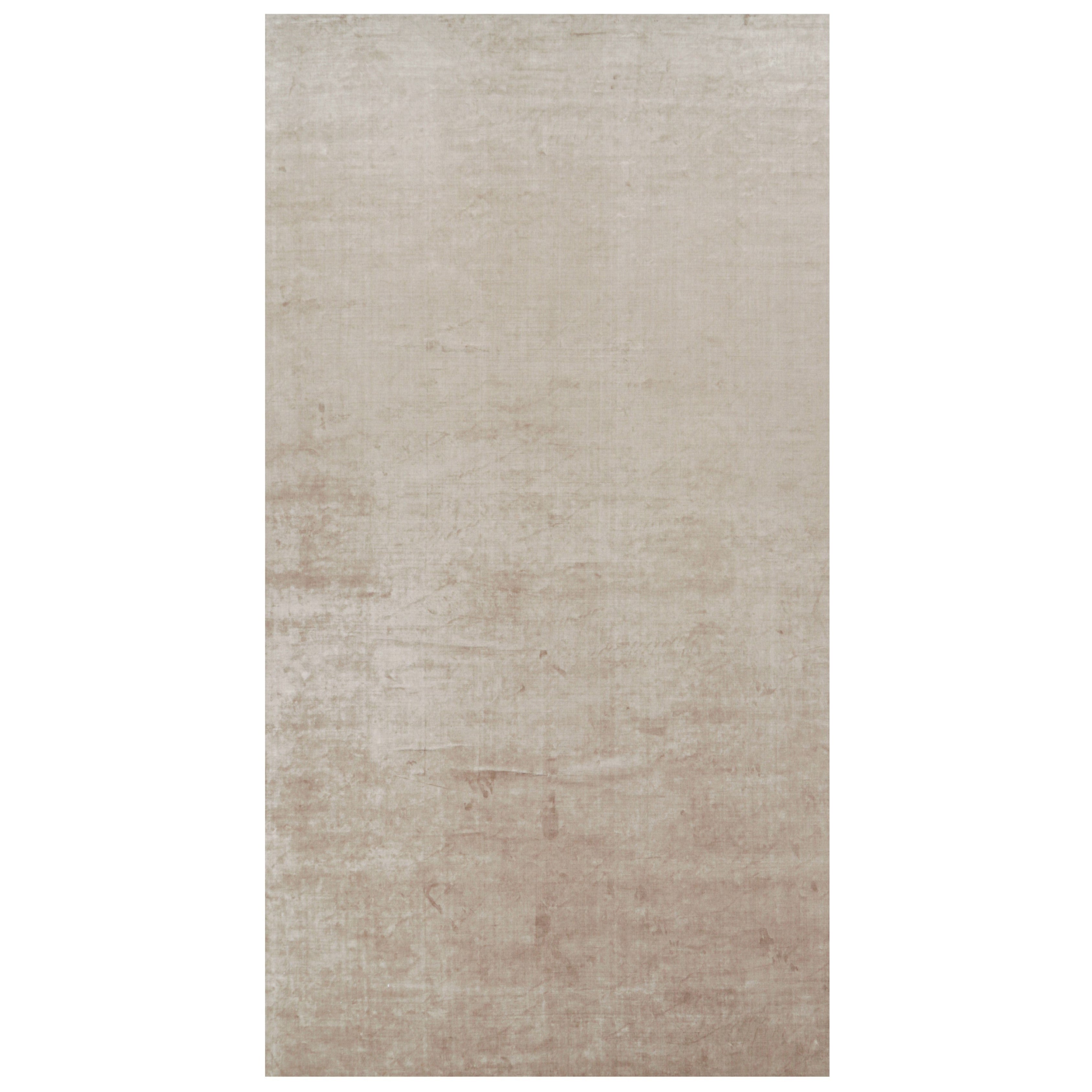 Rug 
Kilim’s Oversized Contemporary Textural Solid Rug in Beige Tones im Angebot