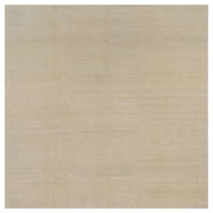 Rug 
Kilim è un tappeto a tinta unita oversize in stile contemporaneo nei toni del beige.