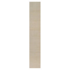 Alfombra contemporánea sobredimensionada de textura sólida en tonos beige de Rug & Kilim