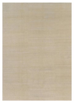 Rug 
Kilim è un tappeto a tinta unita oversize in stile contemporaneo nei toni del beige.