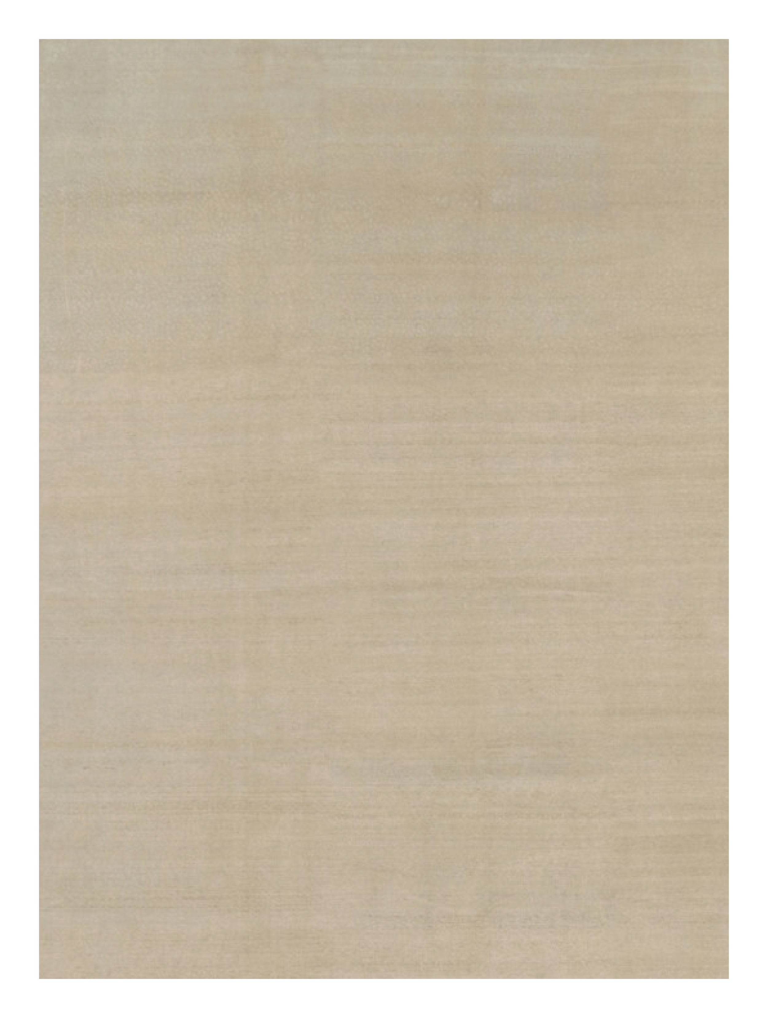 Alfombra contemporánea sobredimensionada de textura sólida en tonos beige de Rug & Kilim