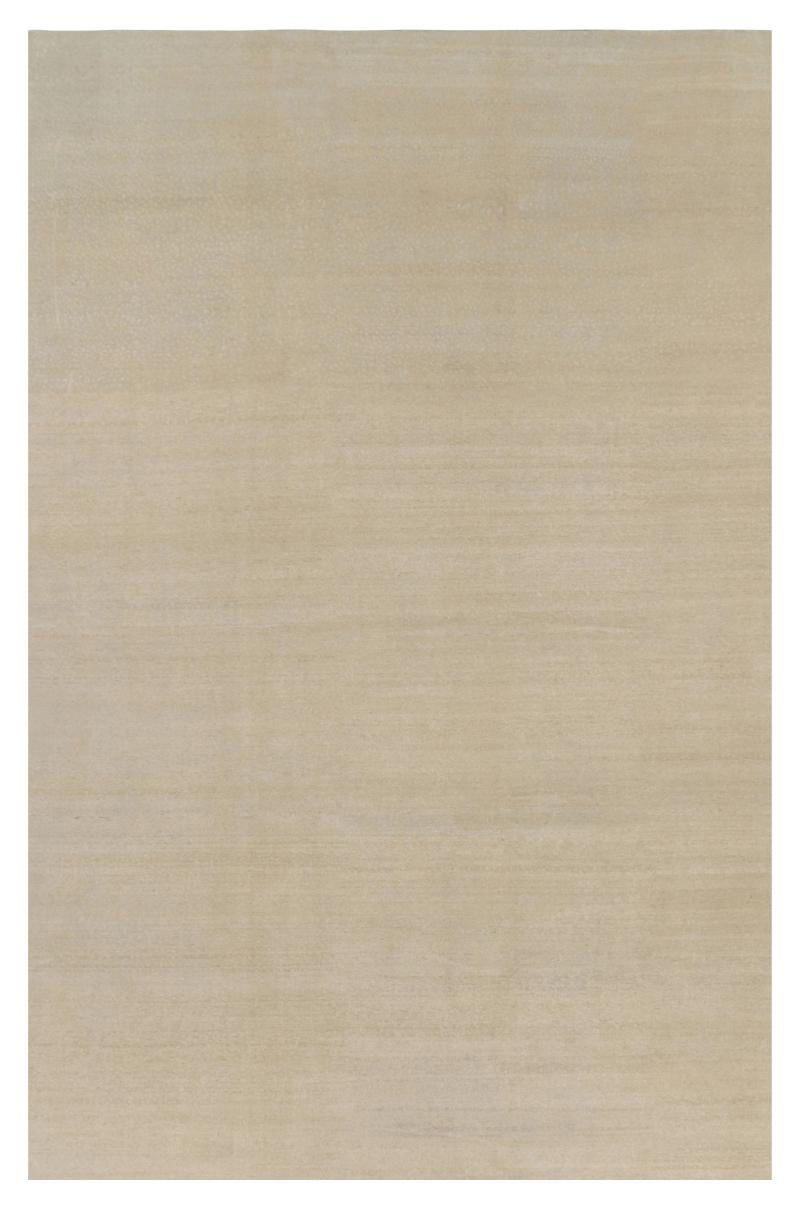 Rug 
Kilim è un tappeto a tinta unita oversize in stile contemporaneo nei toni del beige.