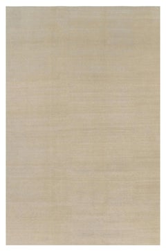 Rug 
Kilim è un tappeto a tinta unita oversize in stile contemporaneo nei toni del beige.