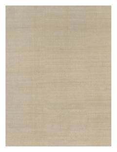 Alfombra contemporánea sobredimensionada de textura sólida en tonos beige de Rug & Kilim