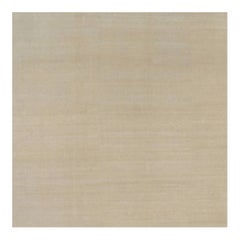 Rug 
Kilim è un tappeto a tinta unita oversize in stile contemporaneo nei toni del beige.