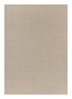 Rug & Kilim è un tappeto solido contemporaneo oversize dai toni crema e bianchi.