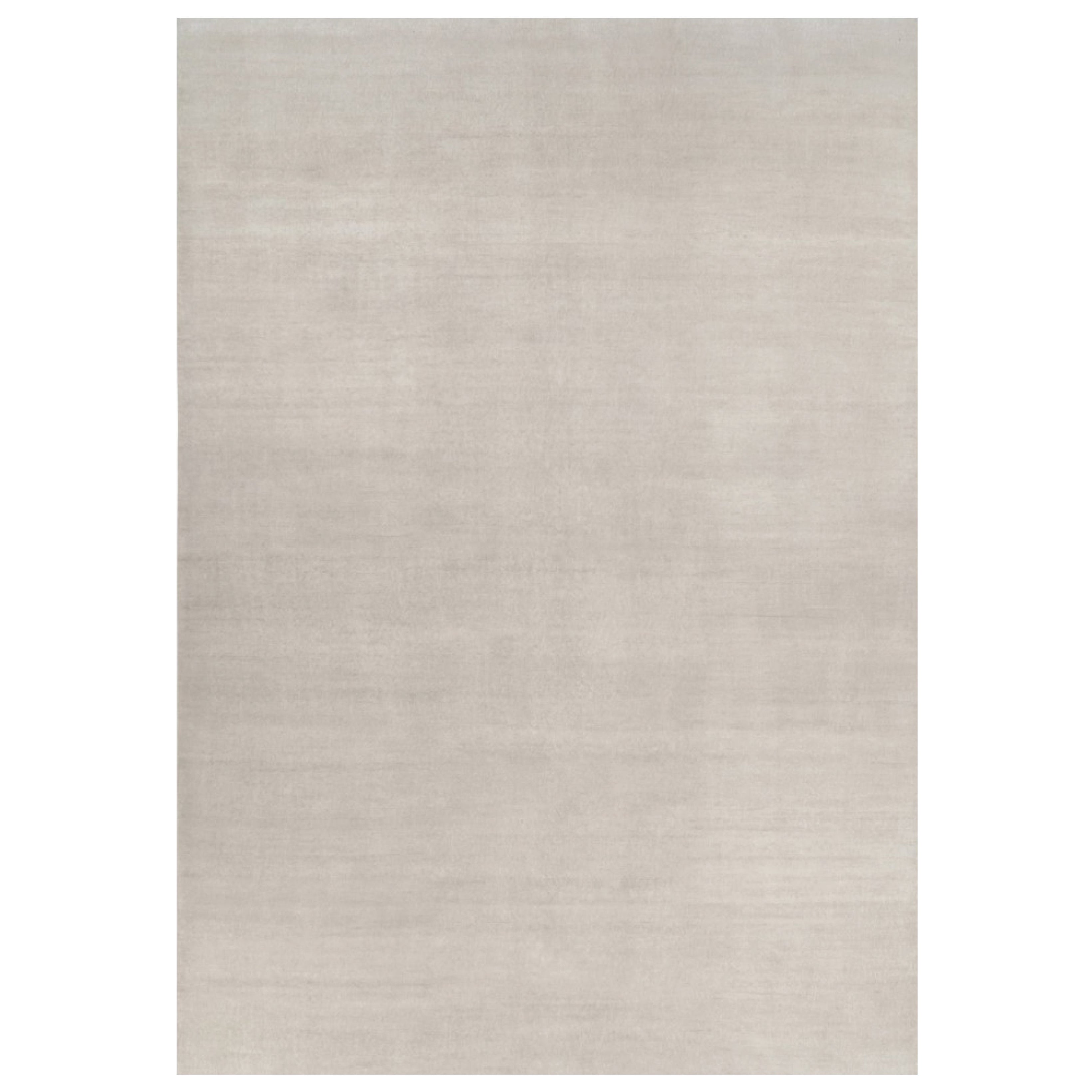 Alfombra sólida de textura contemporánea sobredimensionada en tonos marfil de Rug & Kilim en venta