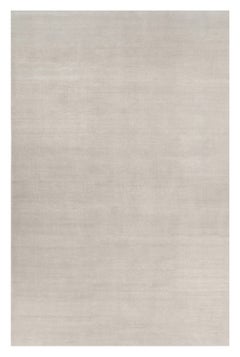 Alfombra sólida de textura contemporánea sobredimensionada en tonos marfil de Rug & Kilim