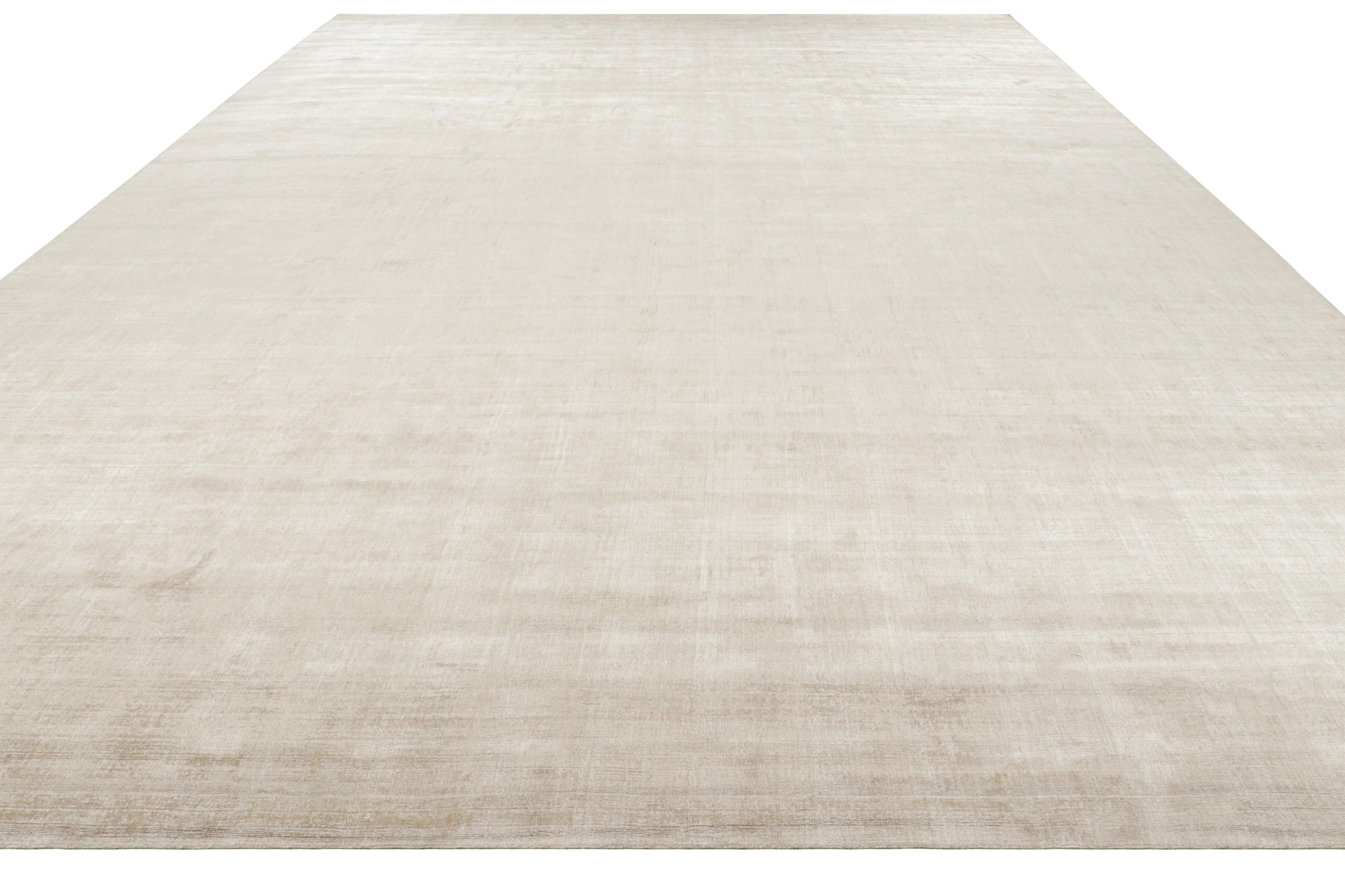 Rug & Kilim’s Oversized Contemporary Textural Solid Rug in Light Beige Tones In New Condition For Sale In Long Island City, NY