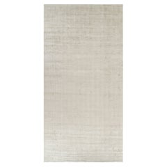 Rug 
Kilim
s Oversized Contemporary Textural Solid Rug in Light Beige Tones (Tapis massif contemporain surdimensionné dans les tons beige clair)