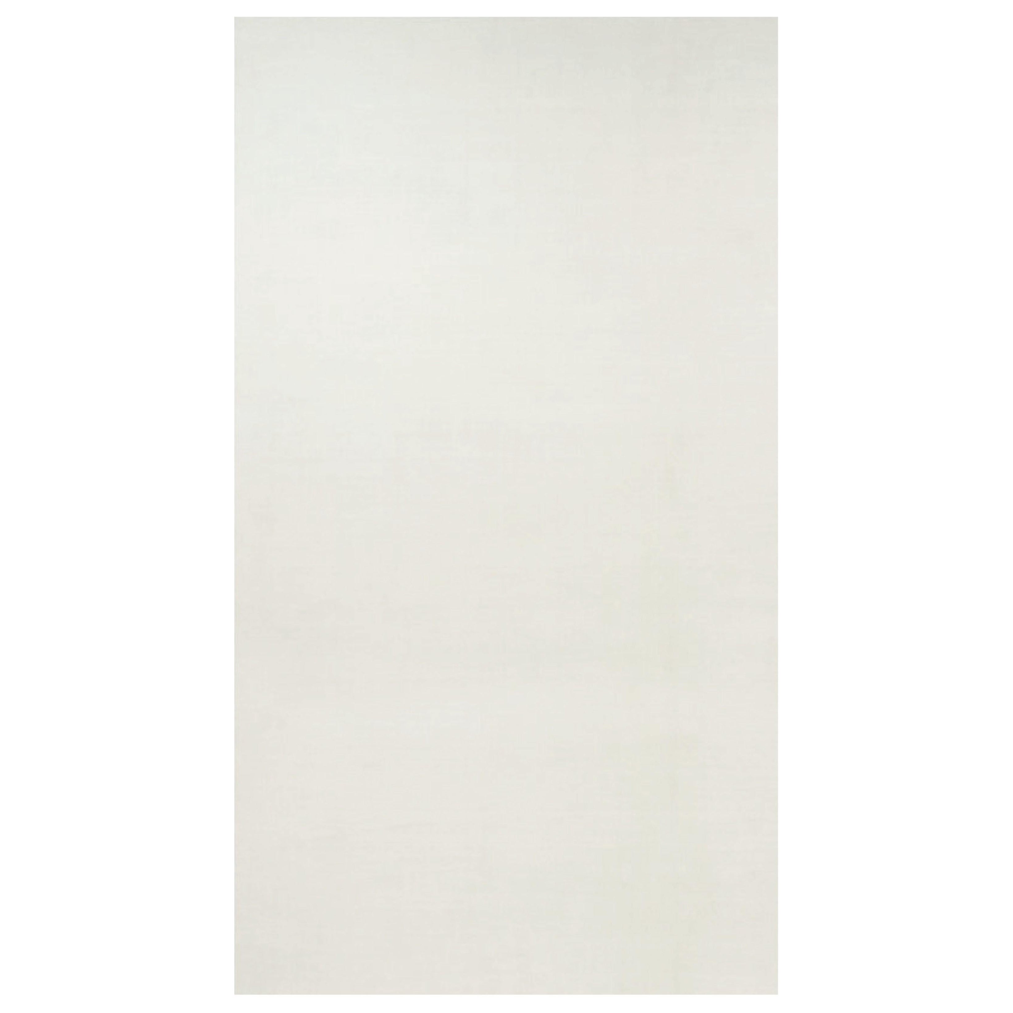 Rug
Kilim
s Oversized Contemporary Textural Solid Rug in White Tones (Tapis massif texturé contemporain surdimensionné dans les tons blancs)