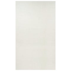 Rug 
Kilim è un tappeto solido contemporaneo sovradimensionato dai toni bianchi.