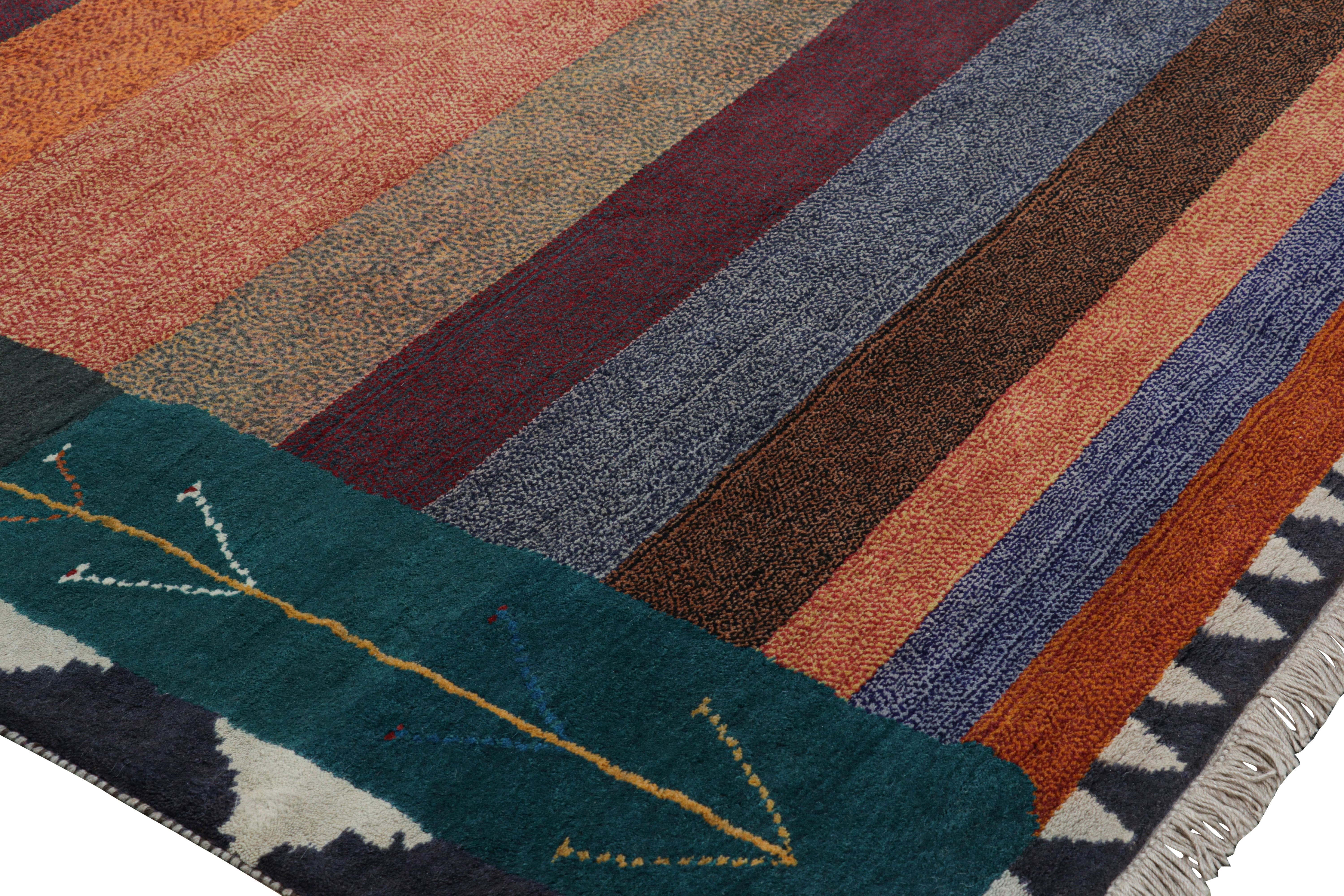 Moderno Rug & Kilim - Runner tribale personalizzato in stile Gabbeh sovradimensionato con strisce multicolore in vendita