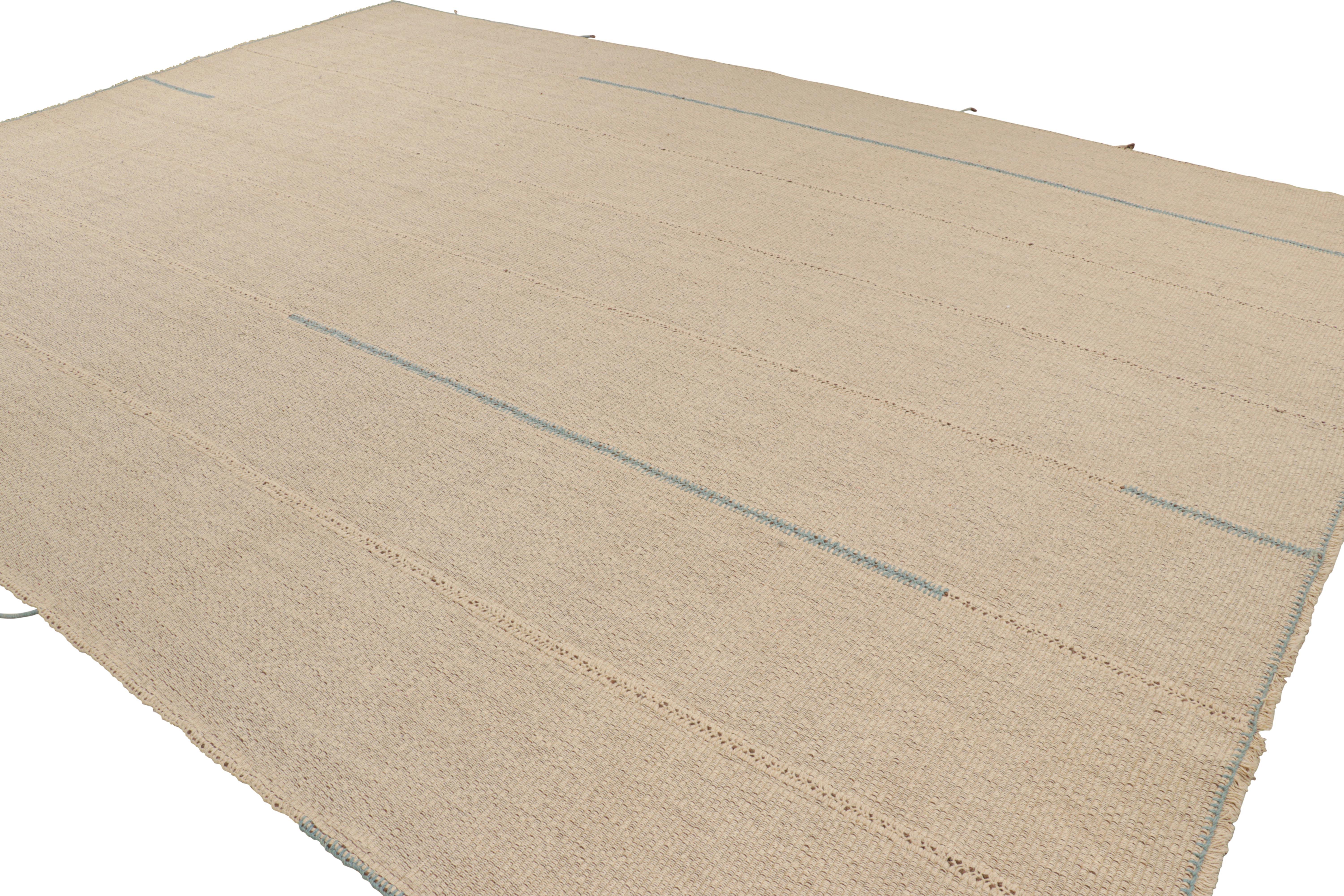 Tissé à la main Rug & Kilim's Oversized Kilim in Beige Textural Stripes and Blue Accents (Kilim surdimensionné avec des rayures texturées et des accents bleus) en vente