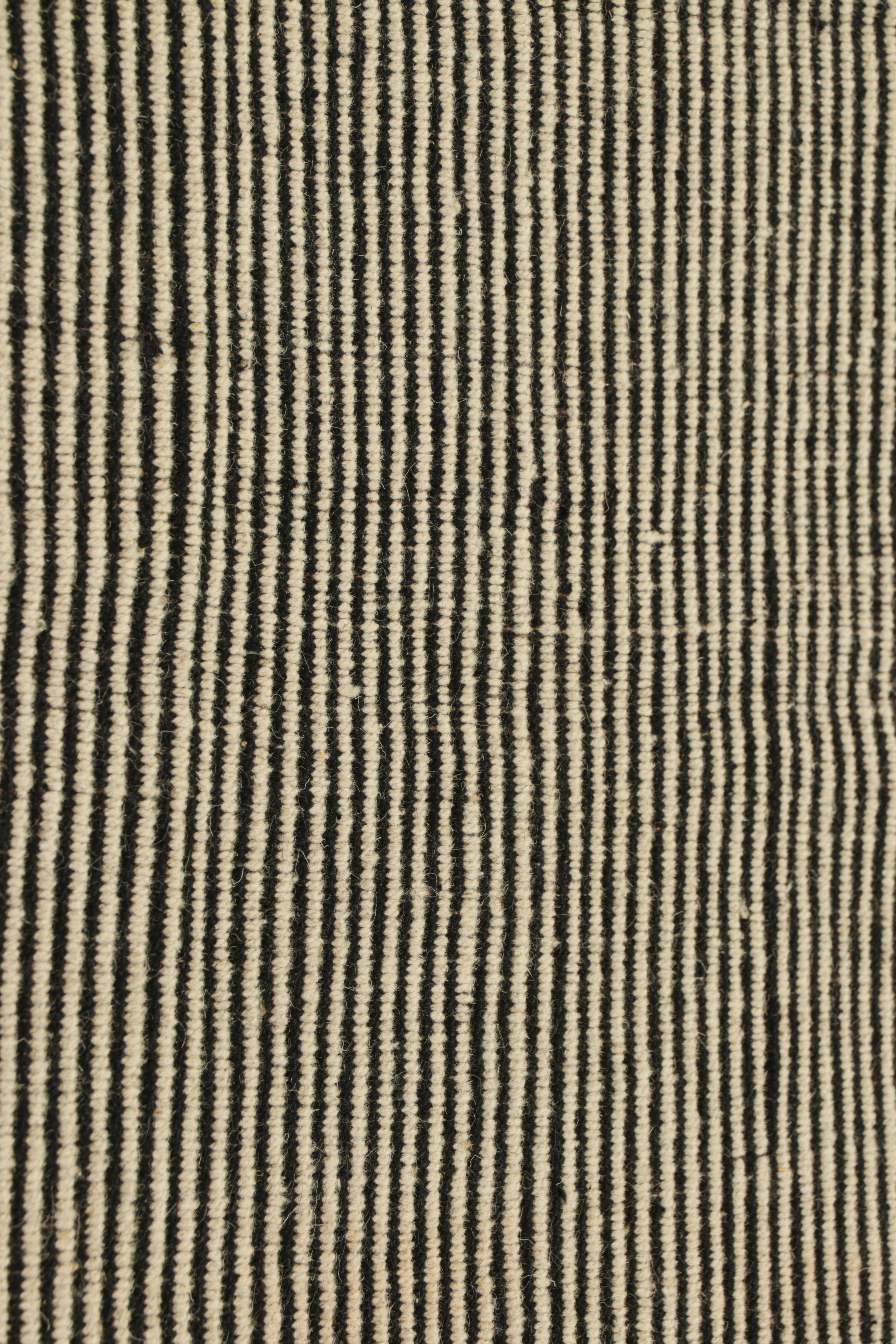 Tissé à la main en laine, ce Kilim 12x18 fait partie d'une nouvelle collection de tissage plat personnalisable de Rug & Kilim.

Sur le Design :


