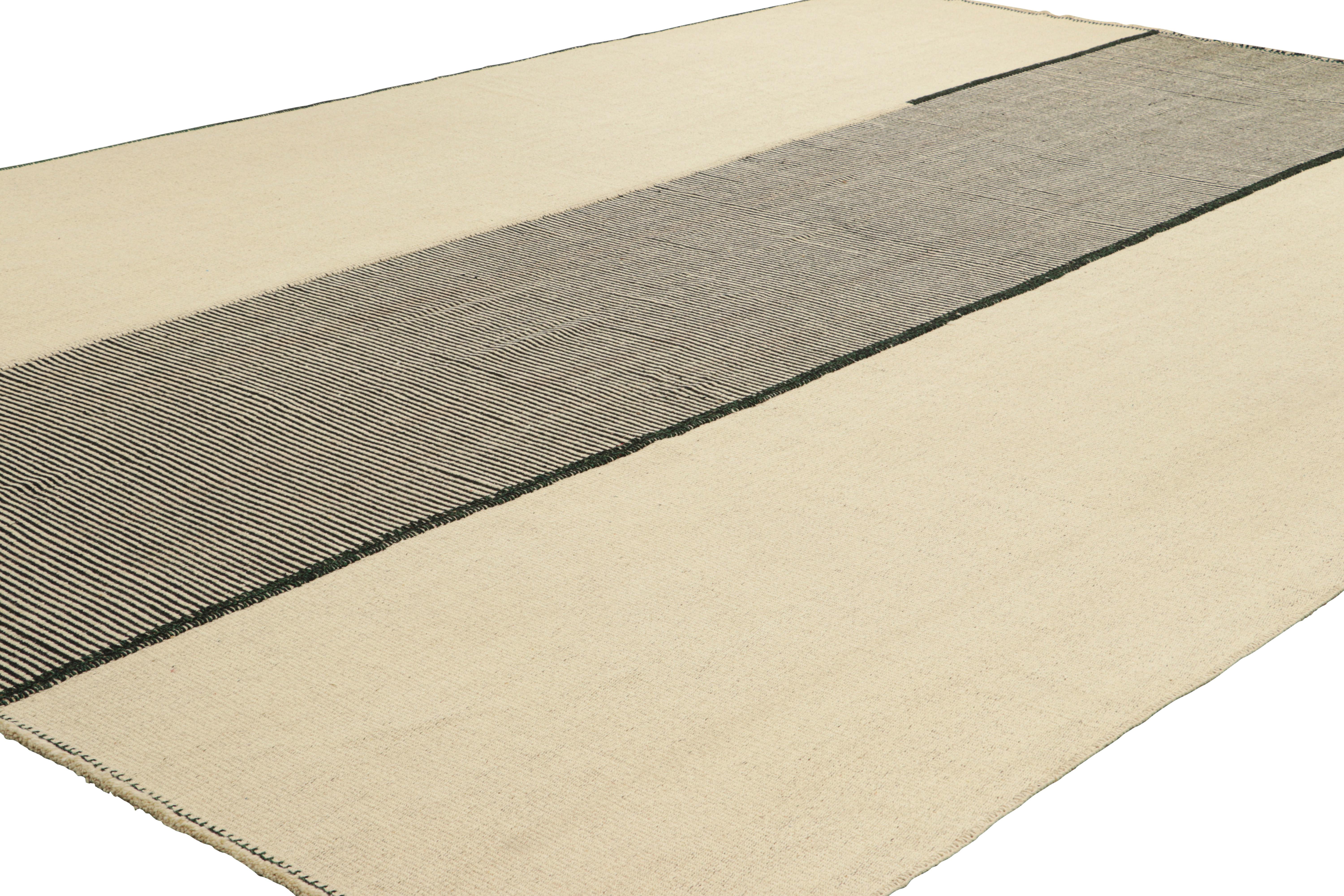 Afghan Rug & Kilim's Oversized Kilim in Cream White and Black Textural Stripes (Kilim surdimensionné avec des rayures texturales crème, blanches et noires) en vente