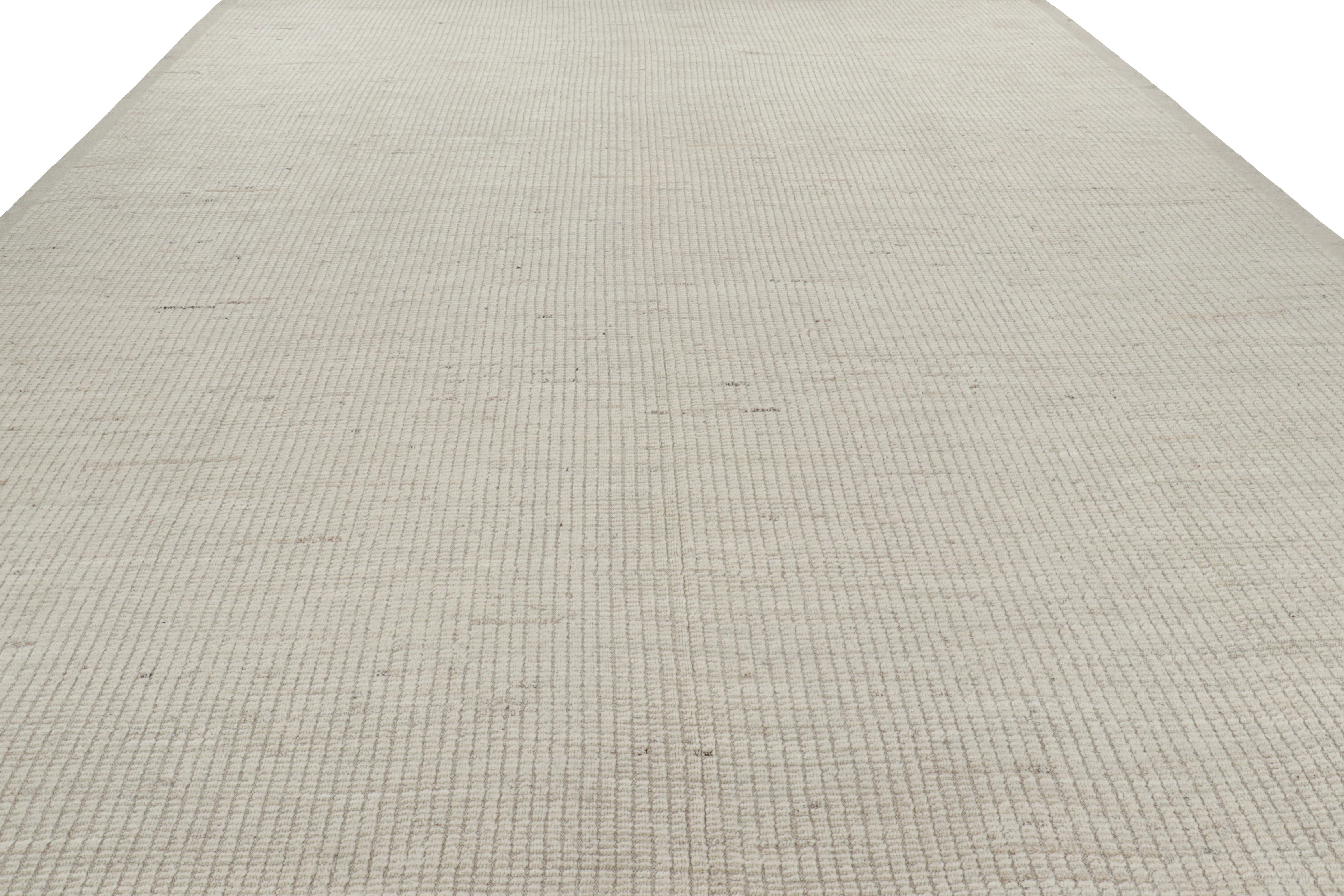 Afghano Rug & Kilim è un kilim sovradimensionato con strisce e striature testuali beige e bianche. in vendita