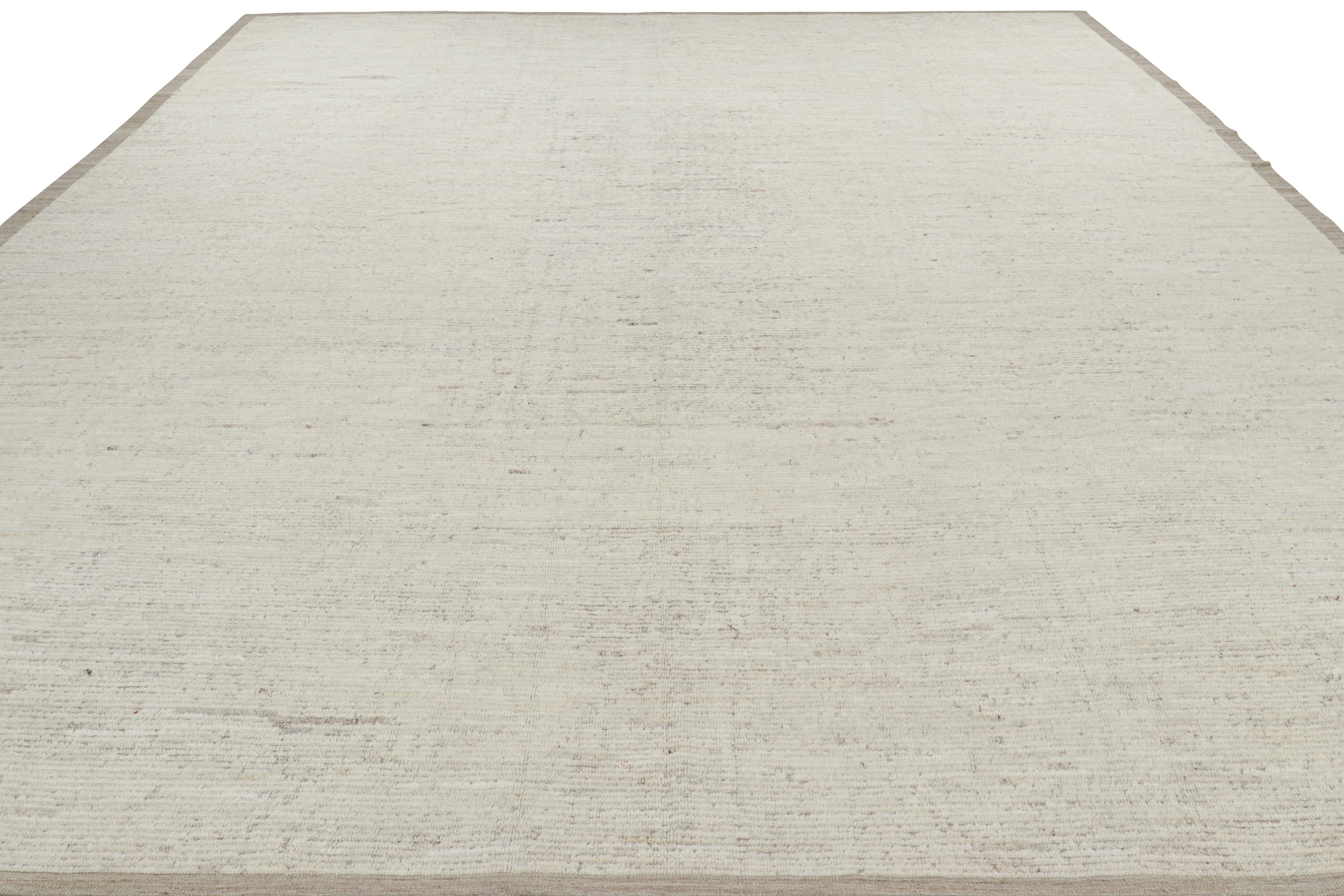 Afghan Rug & Kilim's Oversized Kilim with Beige and White Textural Stripes and Striae (Kilim surdimensionné avec des bandes et des rayures texturales beiges et blanches) en vente