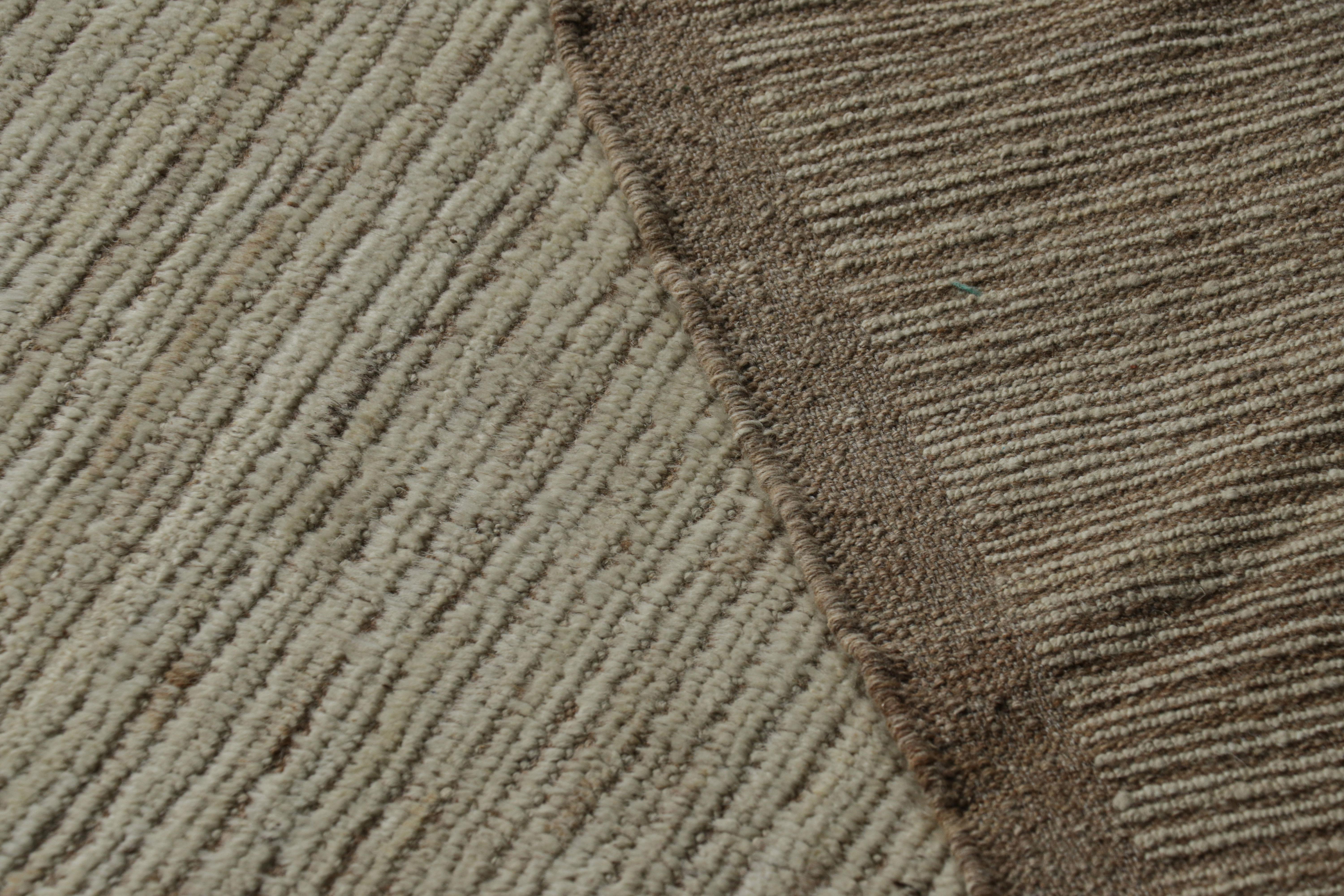 XXIe siècle et contemporain Rug & Kilim's Oversized Kilim with Beige and White Textural Stripes and Striae (Kilim surdimensionné avec des bandes et des rayures texturales beiges et blanches) en vente