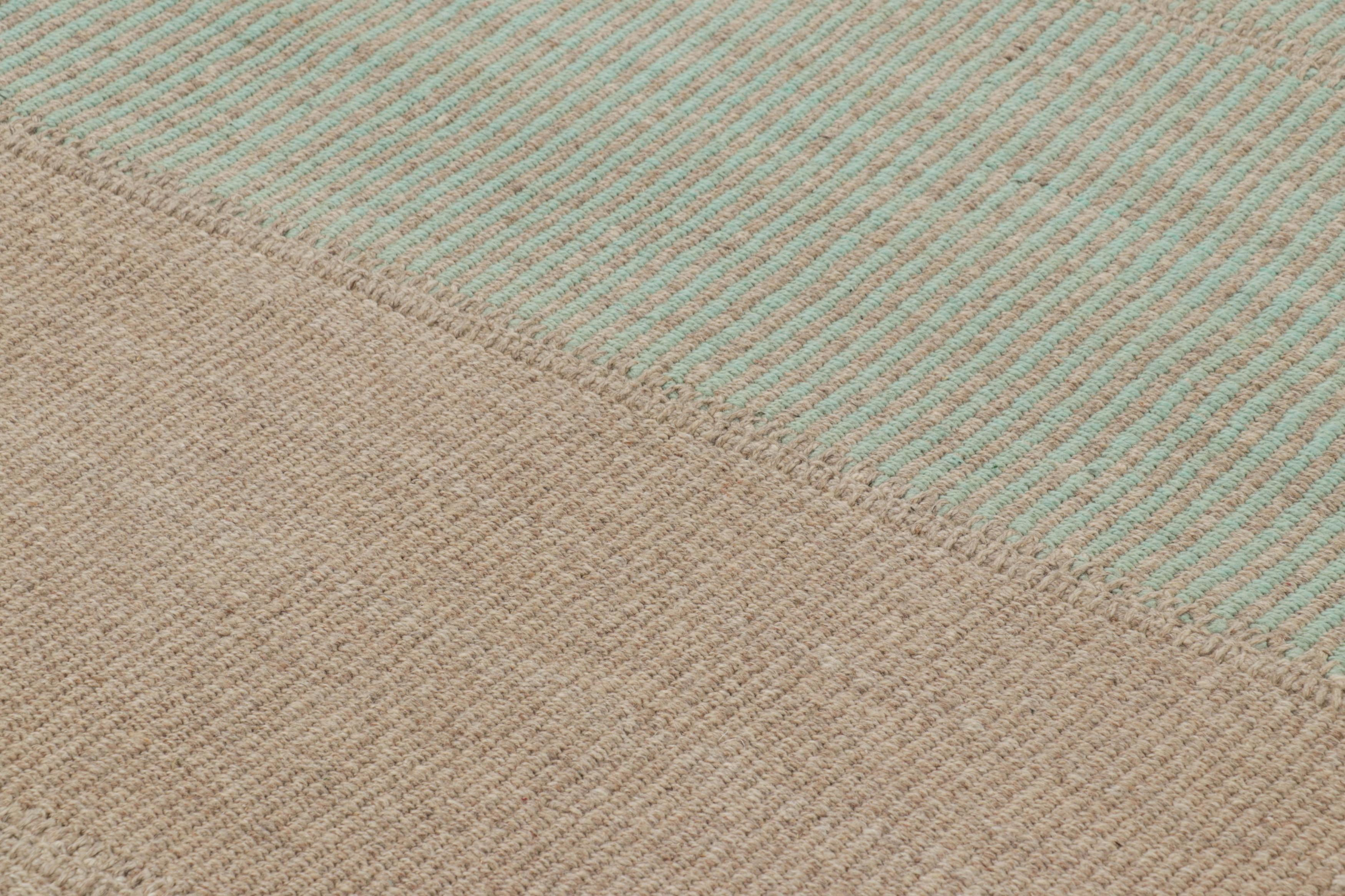 Afghano Rug & Kilim è un kilim moderno e sovradimensionato con strisce beige e verde menta. in vendita