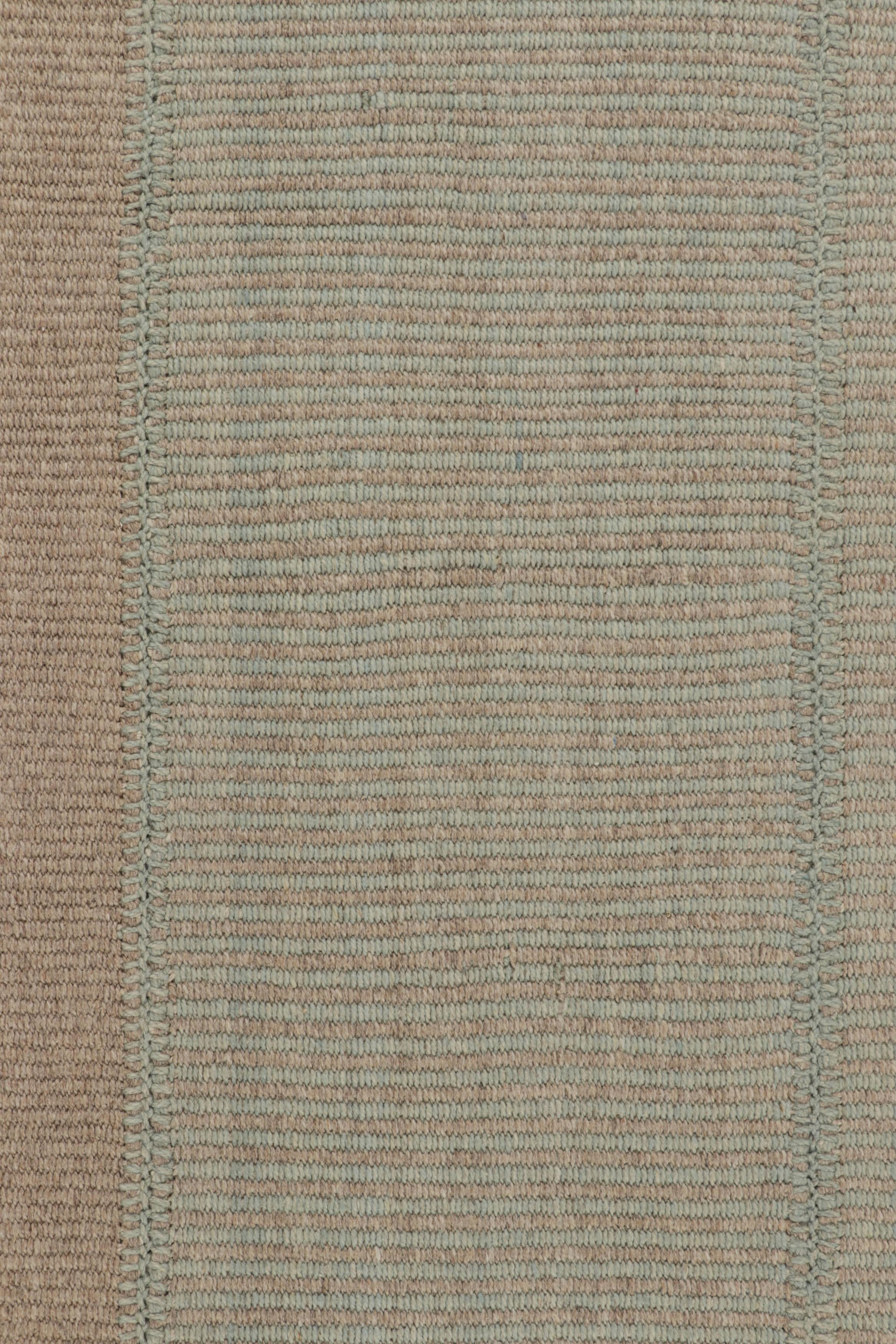 Kilim moderno sobredimensionado de Rug & Kilim con rayas texturadas en beige y verde menta Siglo XXI y contemporáneo en venta