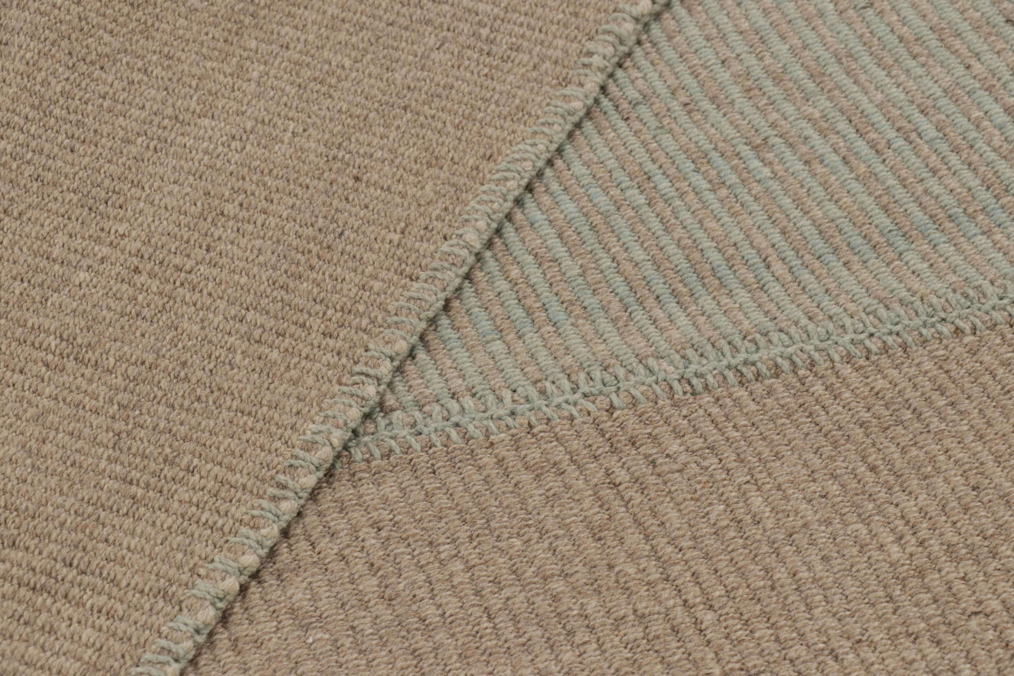 Rug & Kilim's übergroßer moderner Kelim mit strukturierten beigefarbenen und mintgrünen Streifen im Angebot 1