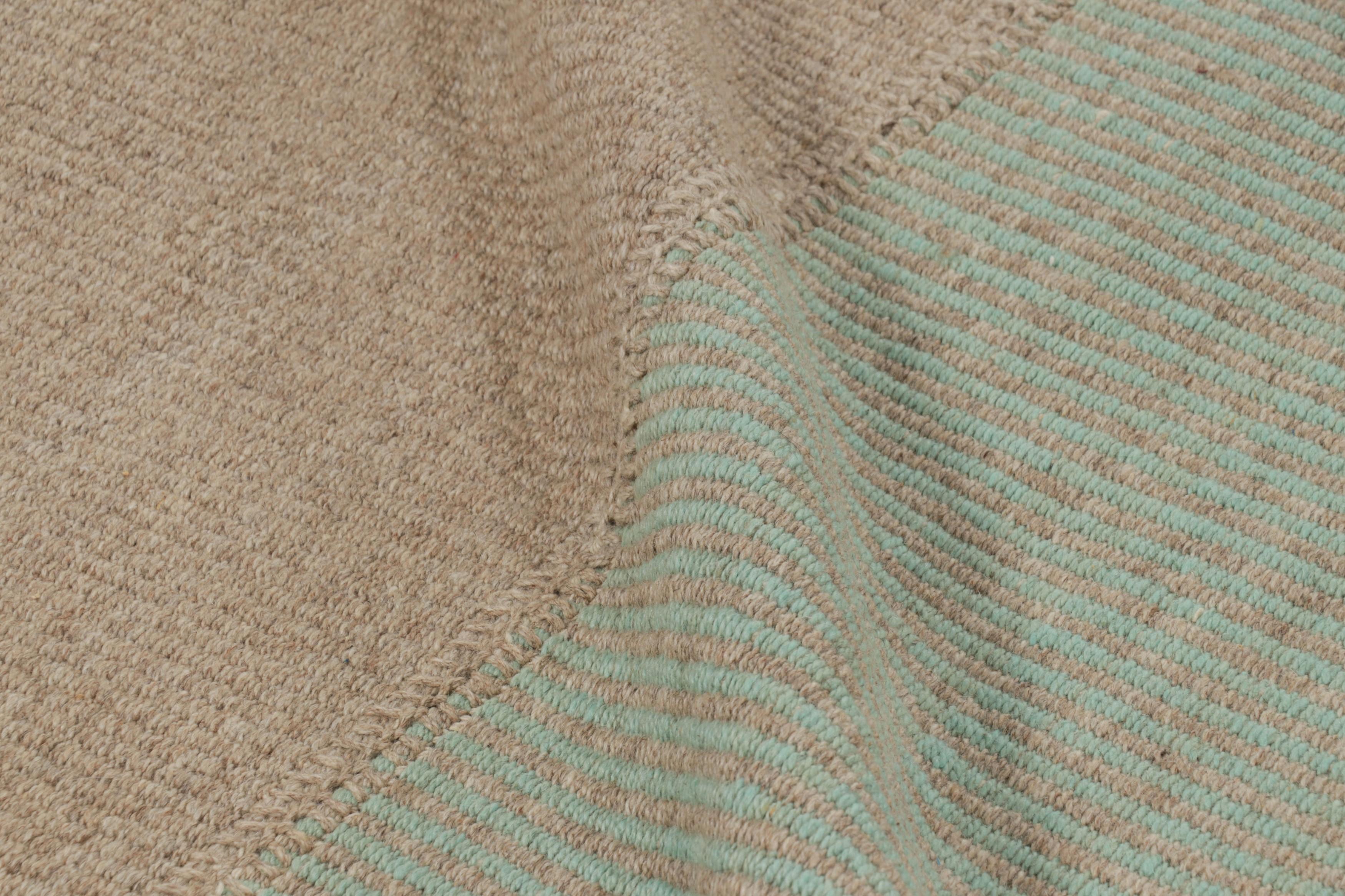 Rug & Kilim è un kilim moderno e sovradimensionato con strisce beige e verde menta. in vendita 1