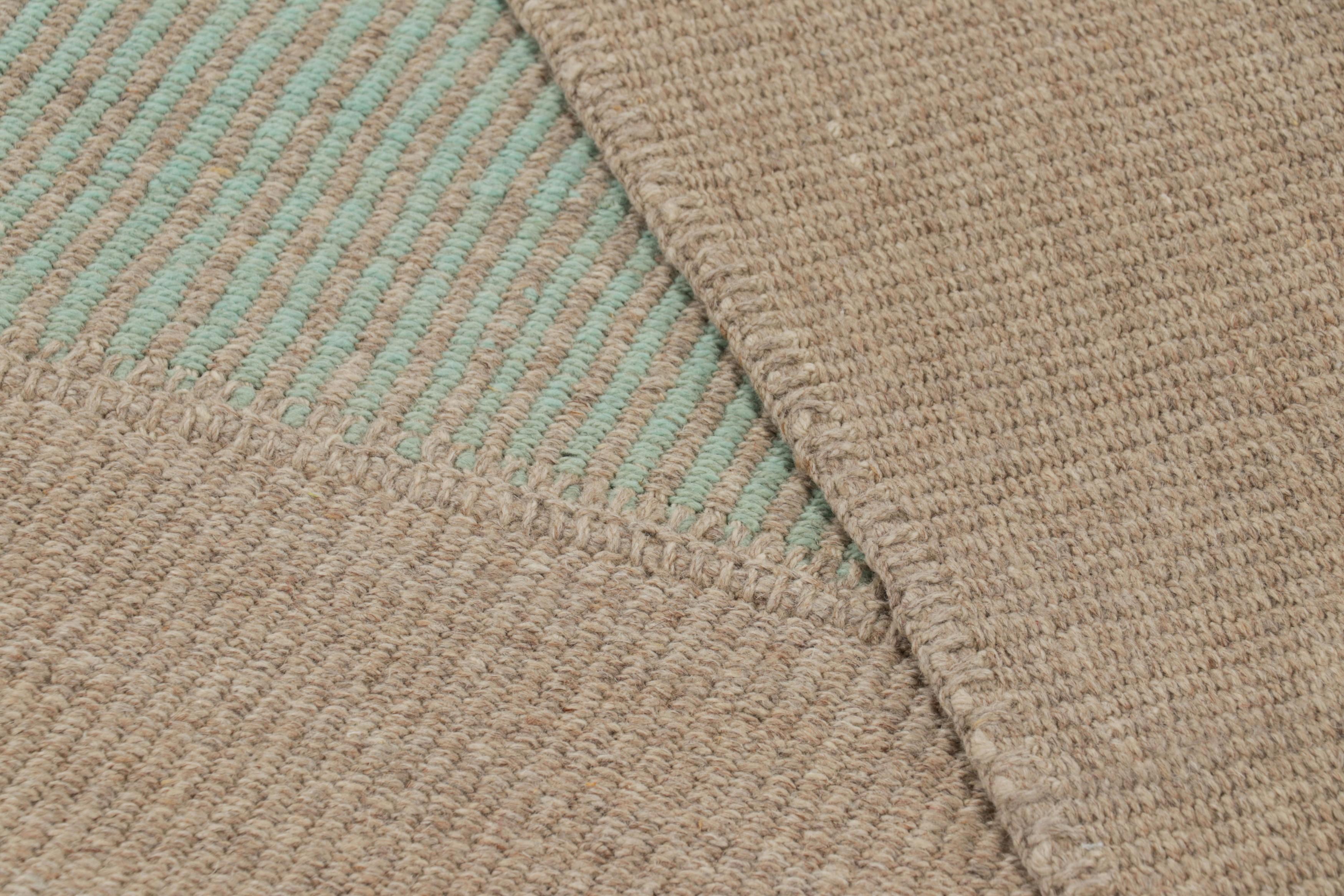 Rug & Kilim è un kilim moderno e sovradimensionato con strisce beige e verde menta. in vendita 2