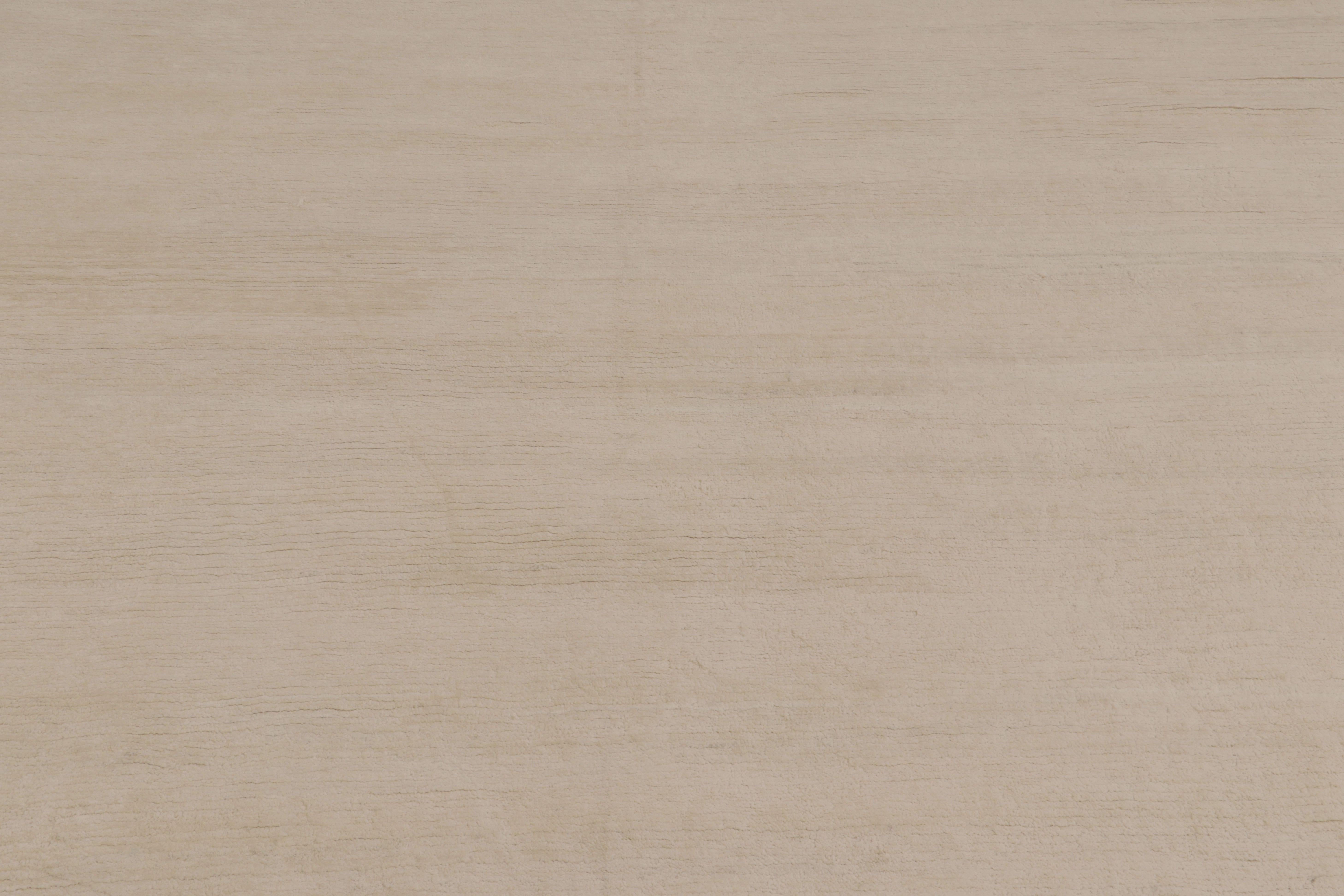 Rug & Kilims übergroßer moderner Strukturteppich in Beige und cremefarbenen Streifen (Moderne) im Angebot