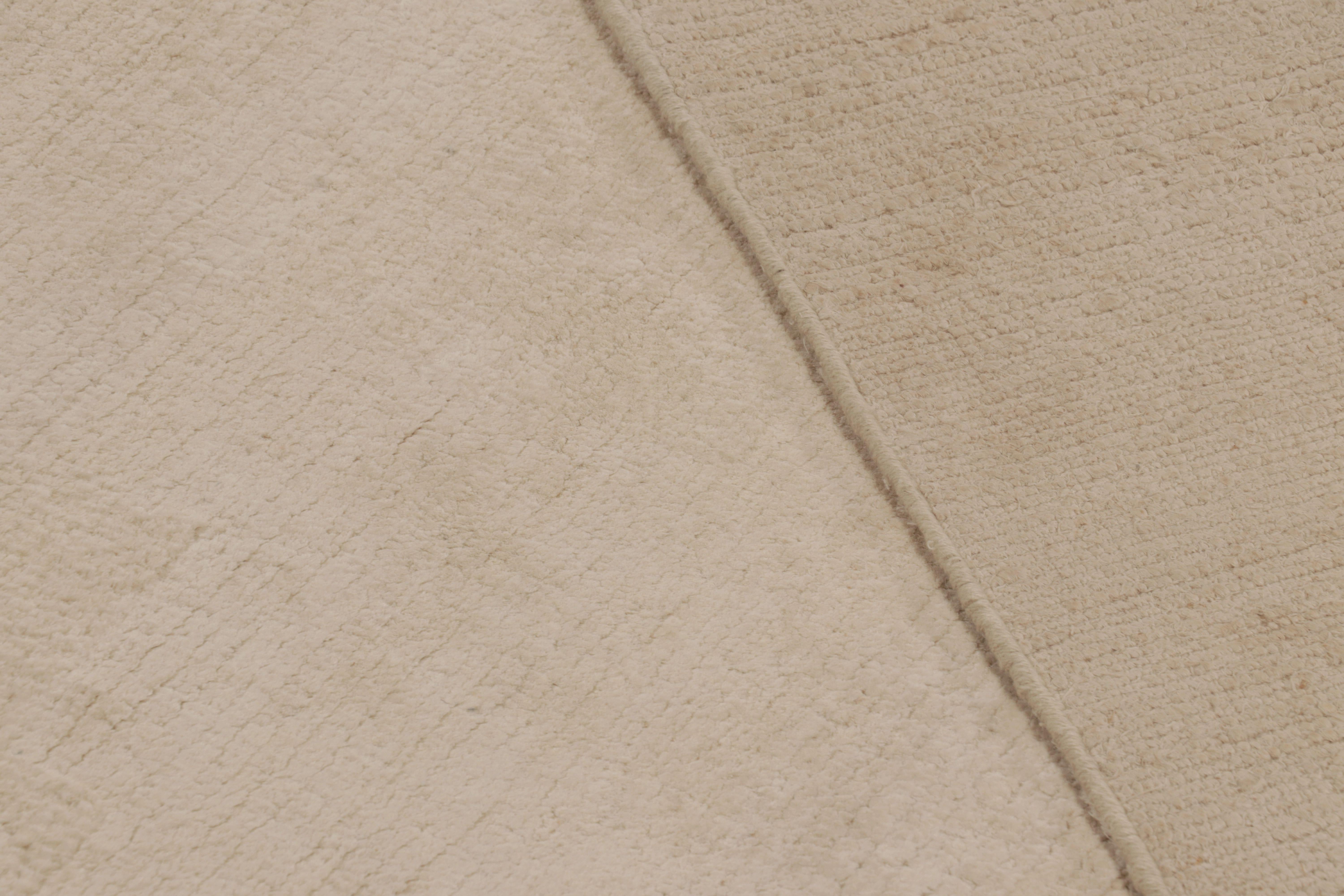 Rug & Kilims übergroßer moderner Strukturteppich in Beige und cremefarbenen Streifen (Baumwolle) im Angebot