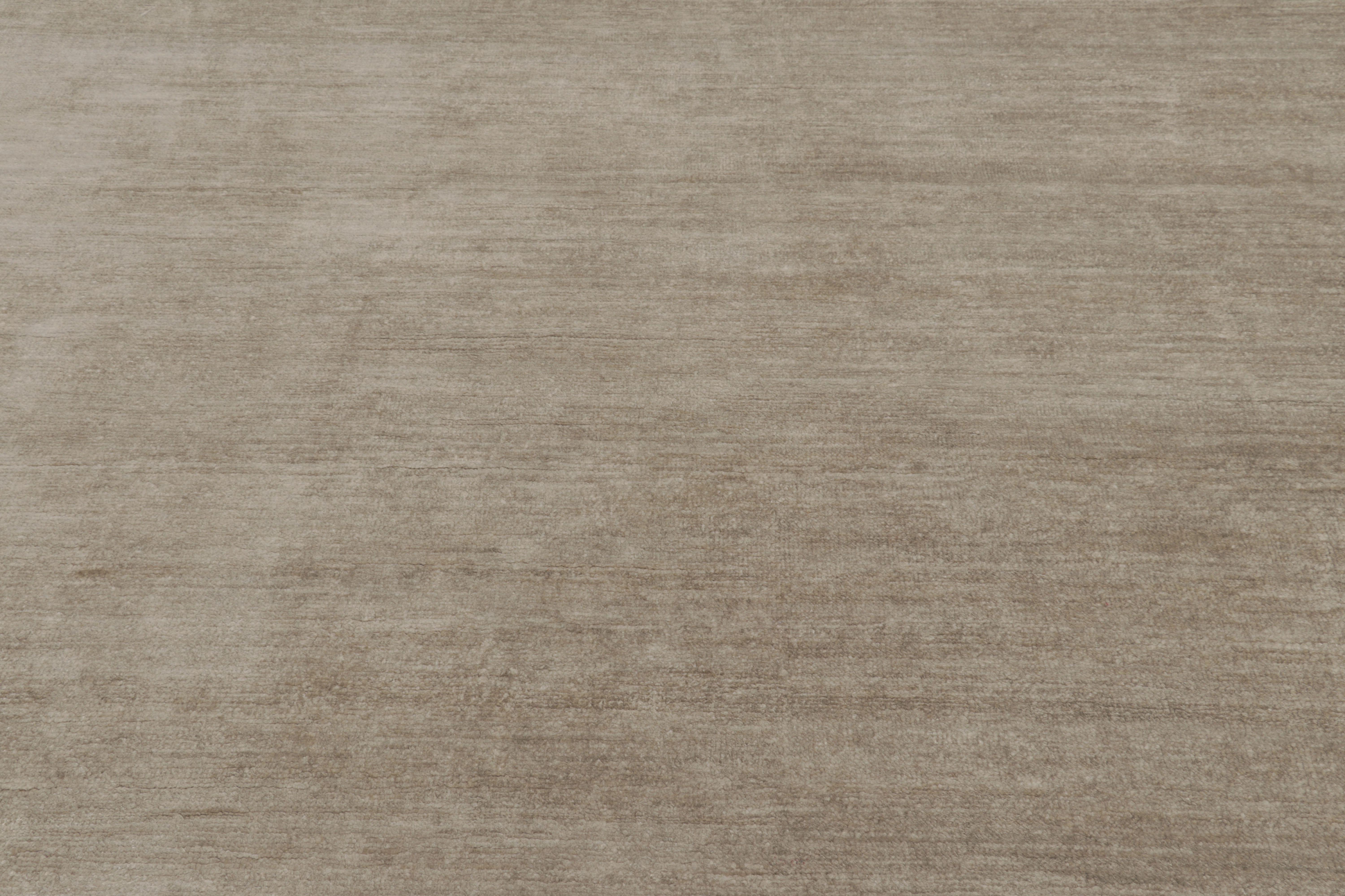 Rug & Kilims übergroßer, moderner Strukturteppich in Beige-Braun mit Streifen und Schlieren (Indisch) im Angebot