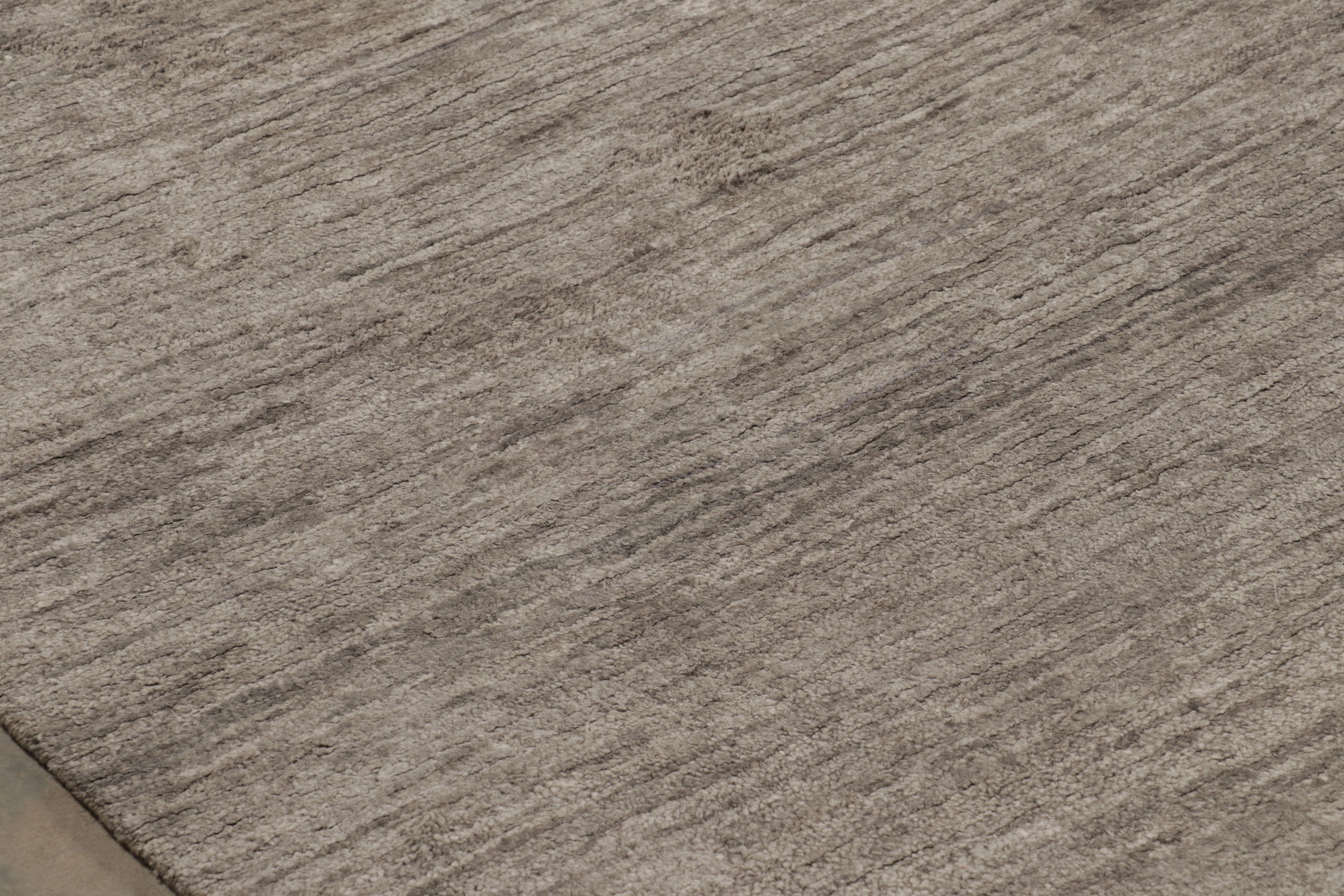 Eine 15x22 große, kühne neue Ergänzung unserer Texture of Color-Kollektion, hergestellt aus handgeknüpfter Sari-Seide und Baumwolle. 

Über das Design: 

Die Collection'S Texture of Color ist einfallsreich in Bezug auf einfarbige Teppiche, wobei