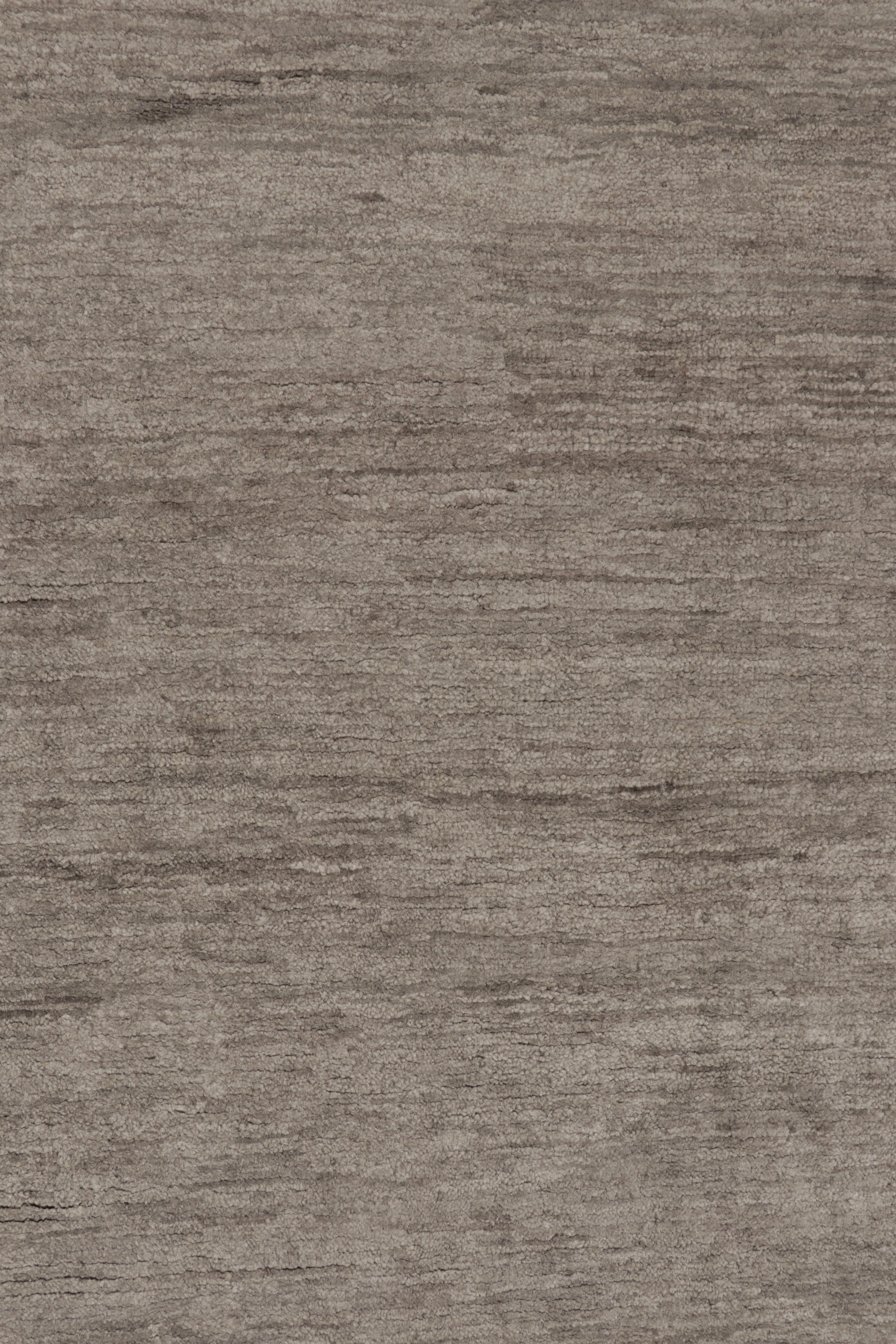 Rug & Kilims übergroßer moderner Strukturteppich in braunen, grauen und beigefarbenen Streifen (Moderne) im Angebot