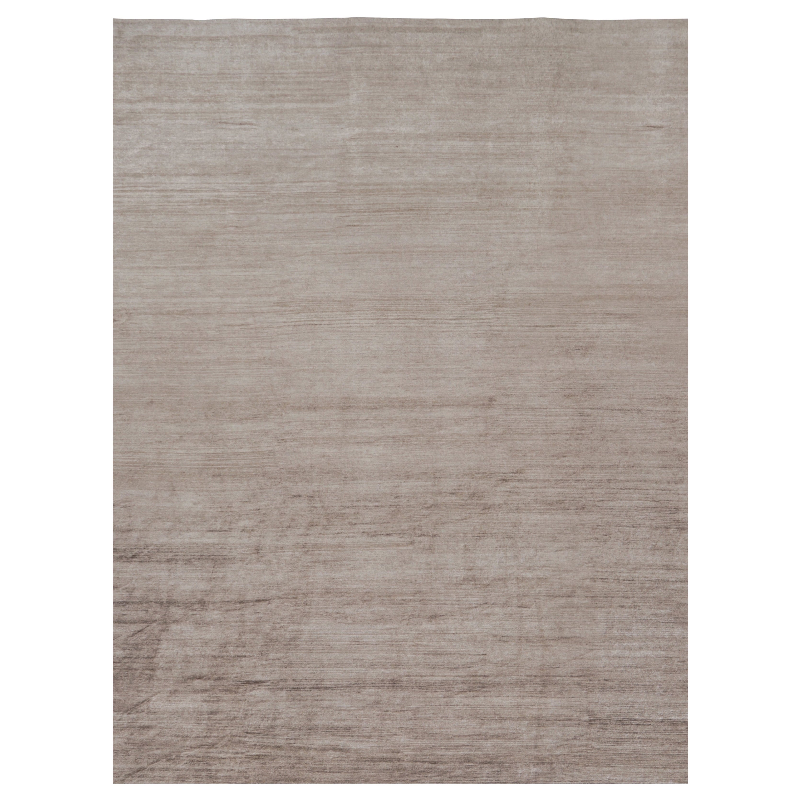 Rug 
Kilim è un tappeto moderno sovradimensionato a righe marroni, bianche e beige.