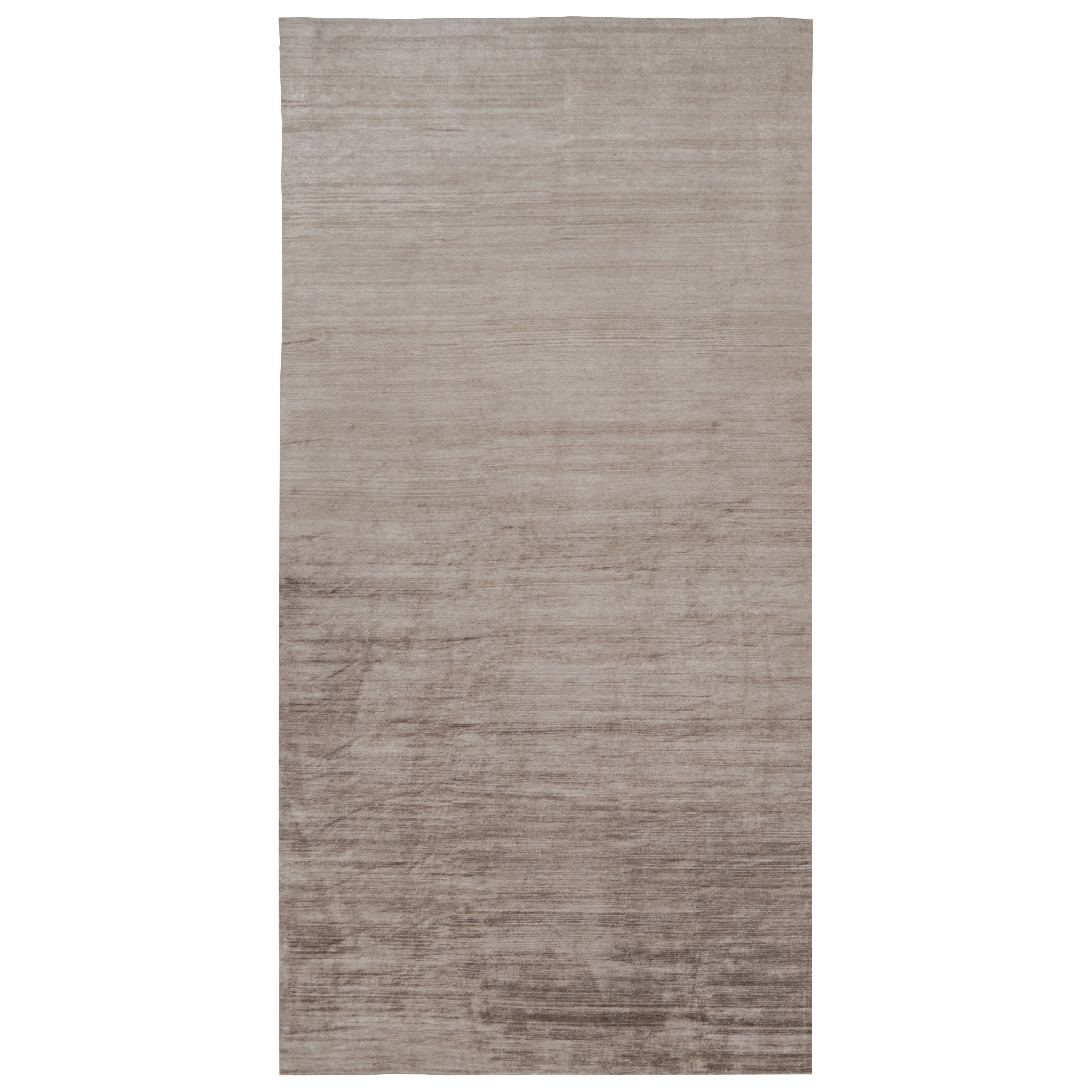 Rug 
Kilim
s Oversized Modern Textural Rug in Brown, White and Beige Striae (Tapis moderne texturé surdimensionné à rayures brunes, blanches et beiges)