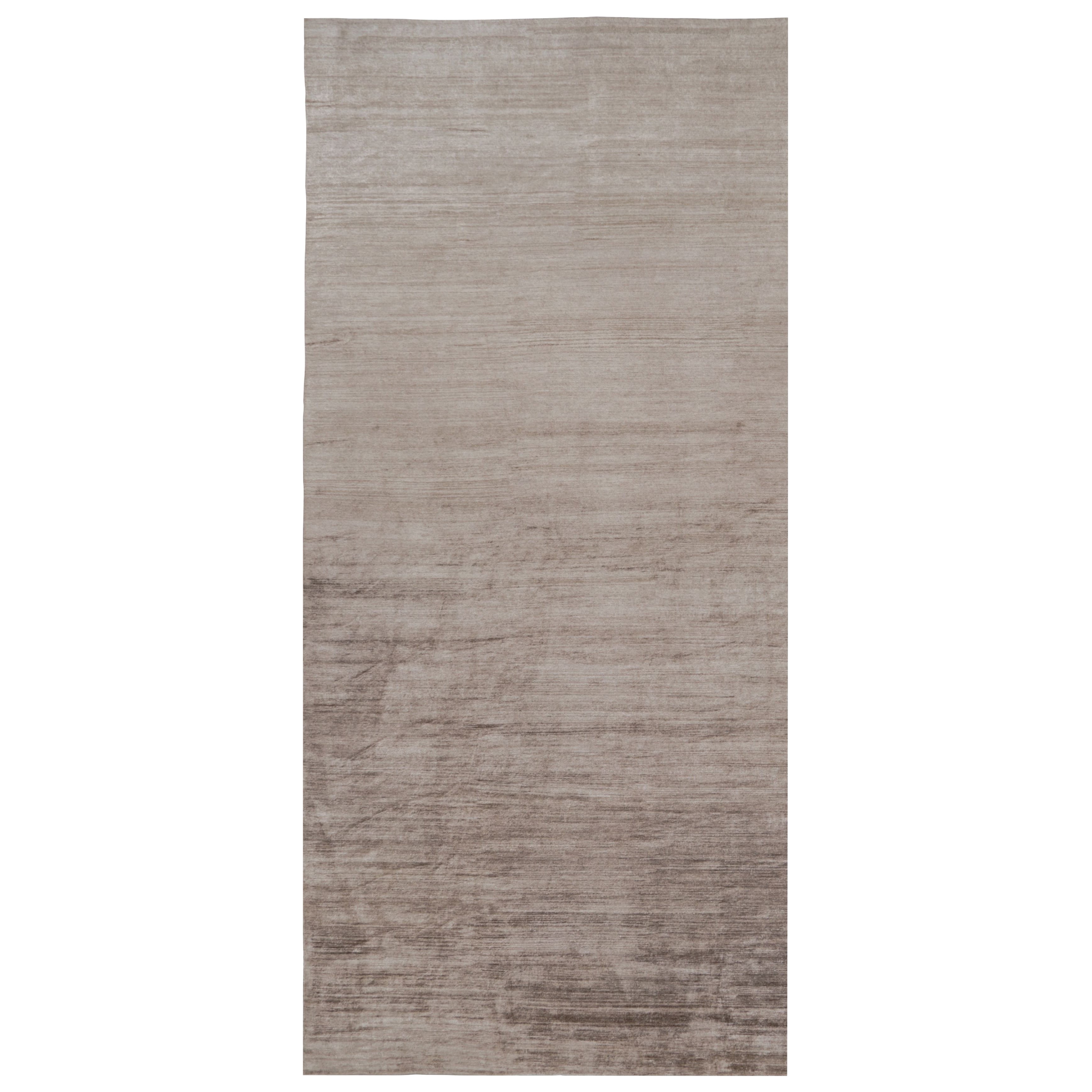 Rug 
Kilim
s Oversized Modern Textural Rug in Brown, White and Beige Striae (Tapis moderne texturé surdimensionné à rayures brunes, blanches et beiges)