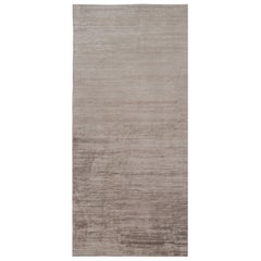 Rug 
Kilim
s Oversized Modern Textural Rug in Brown, White and Beige Striae (Tapis moderne texturé surdimensionné à rayures brunes, blanches et beiges)