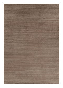 Rug 
Kilim è un tappeto moderno sovradimensionato a righe marroni, bianche e beige.