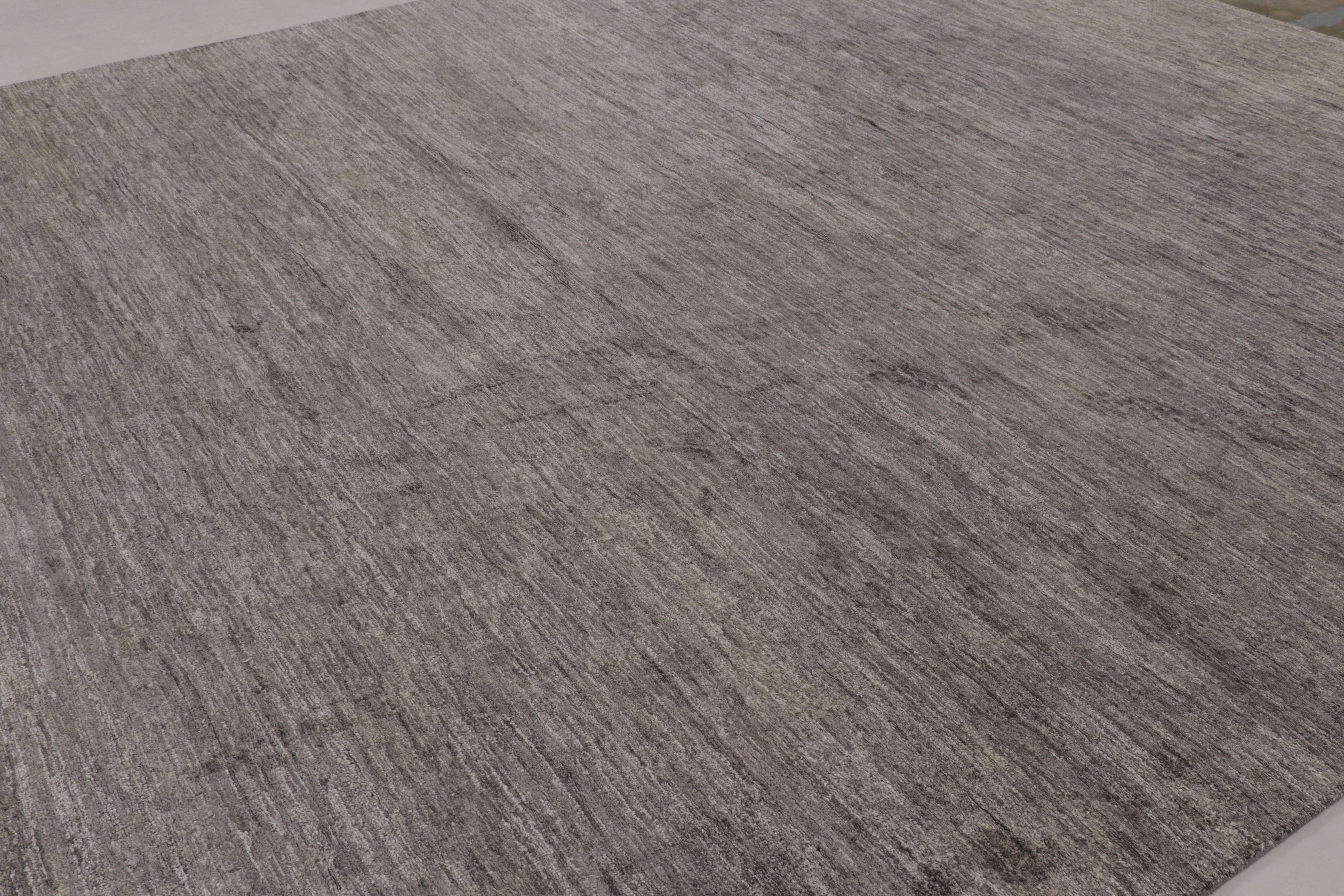 Rug & Kilim's übergroßer moderner Strukturteppich in Grau und Weiß gestreift im Zustand „Neu“ im Angebot in Long Island City, NY