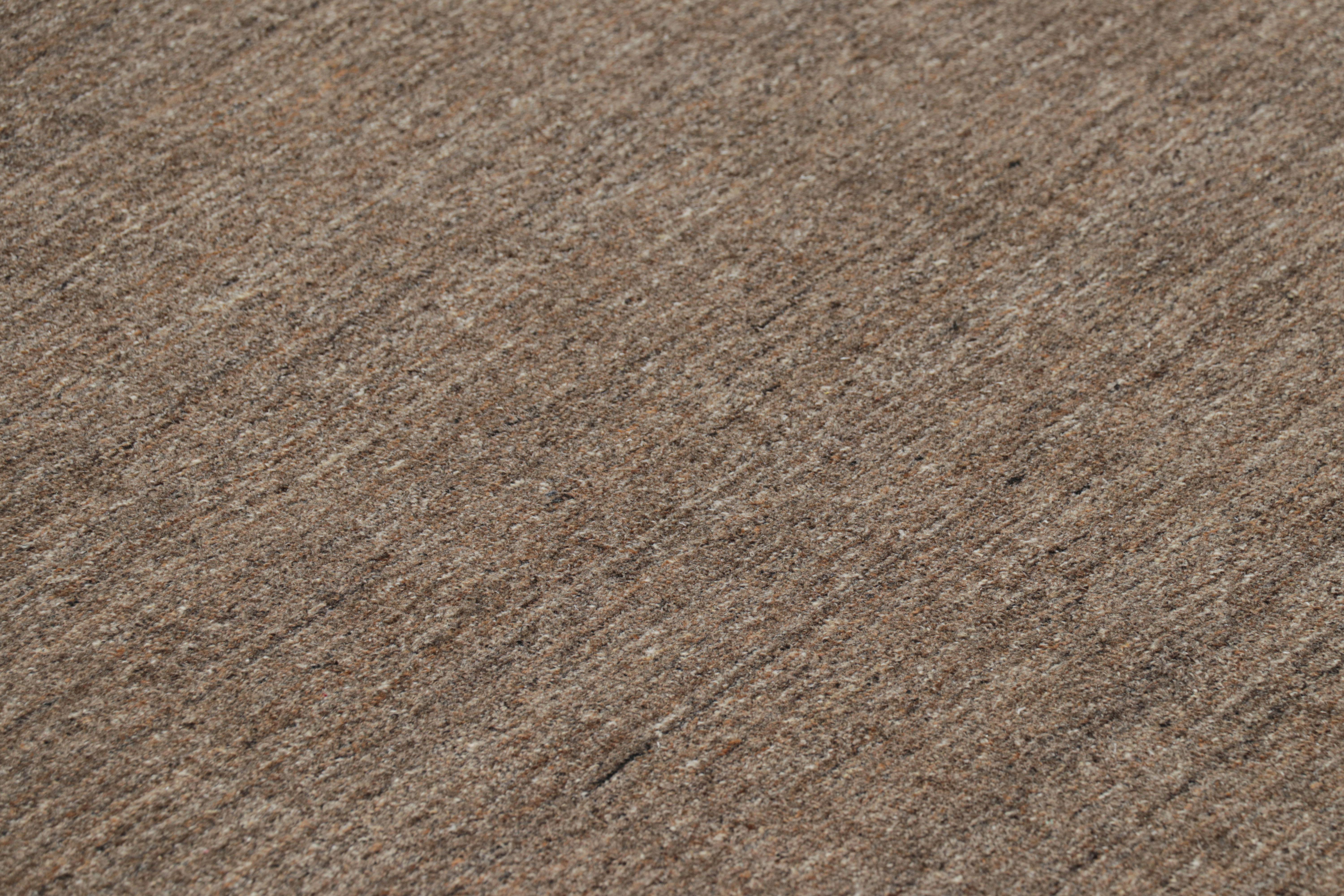 Questo tappeto contemporaneo 15x24 è l'ultima novità della Rug & Kilim Textural Collection, con una rivisitazione inventiva dei tappeti solidi e il movimento delle sue sottili striature. 

Sul design: 

La nostra collezione Textural offre