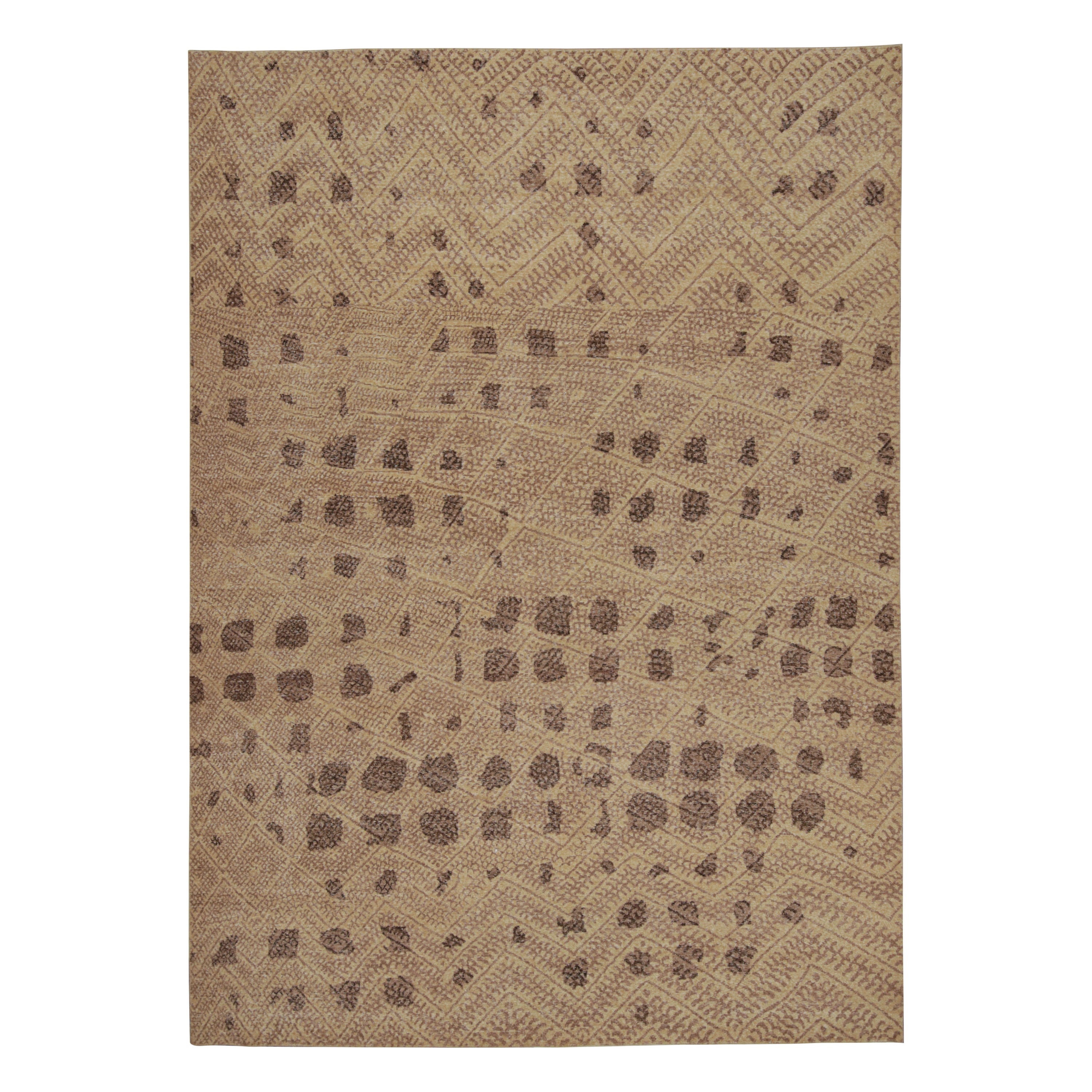 Rug & Kilim: tappeto marocchino oversize con motivi geometrici beige-marroni