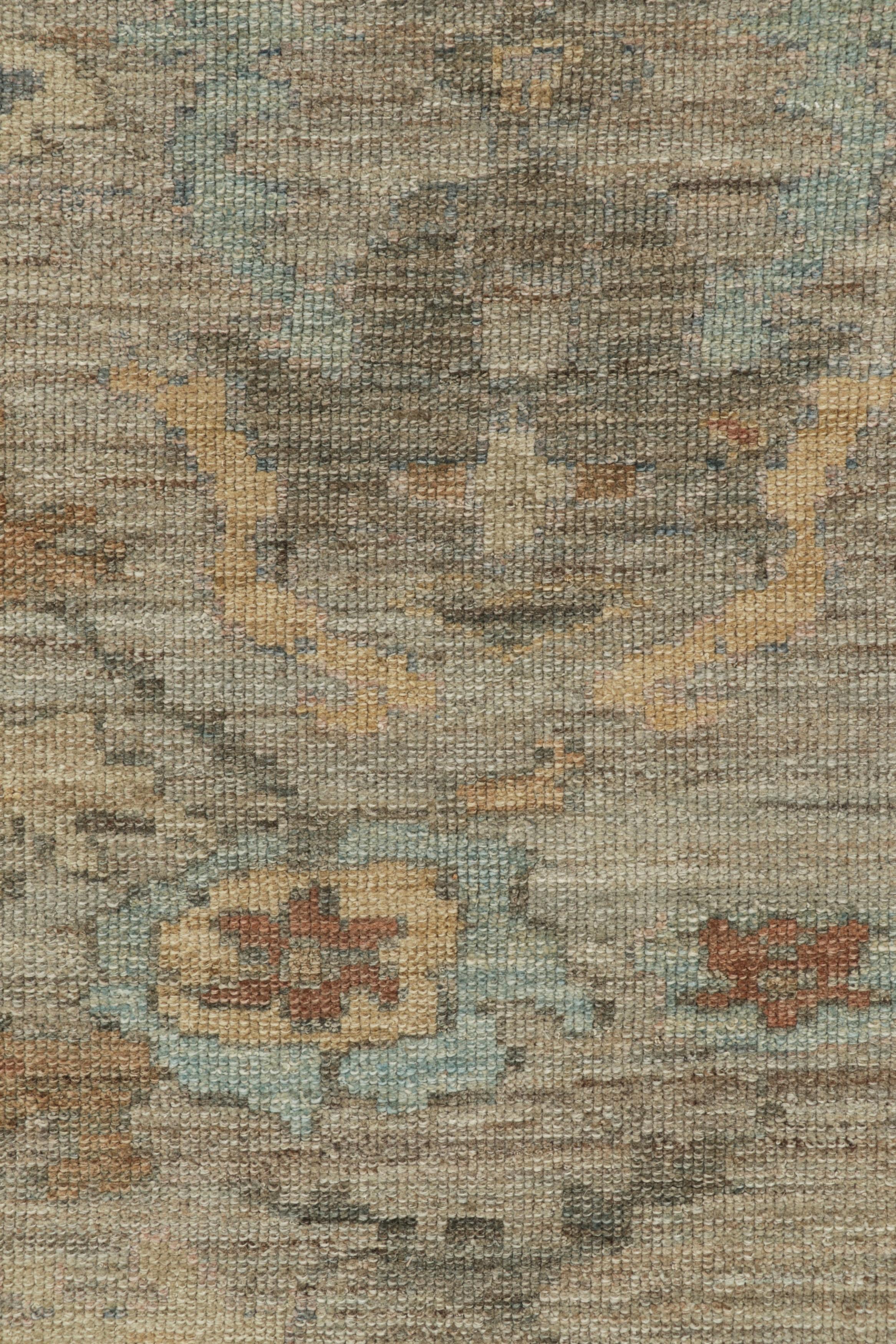 Rug & Kilim's übergroßer Oushak-Teppich in Blau und Beige-Braun mit Blumenmuster (Wolle) im Angebot