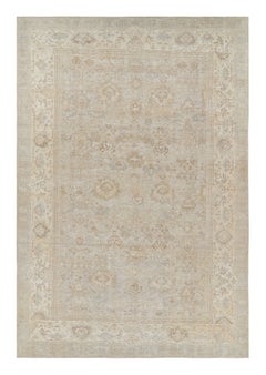 Rug & Kilim's Oversized Oushak Style Rug in Cream and Beige with Floral Patterns (tapis surdimensionné de style Oushak en crème et beige avec des motifs floraux)