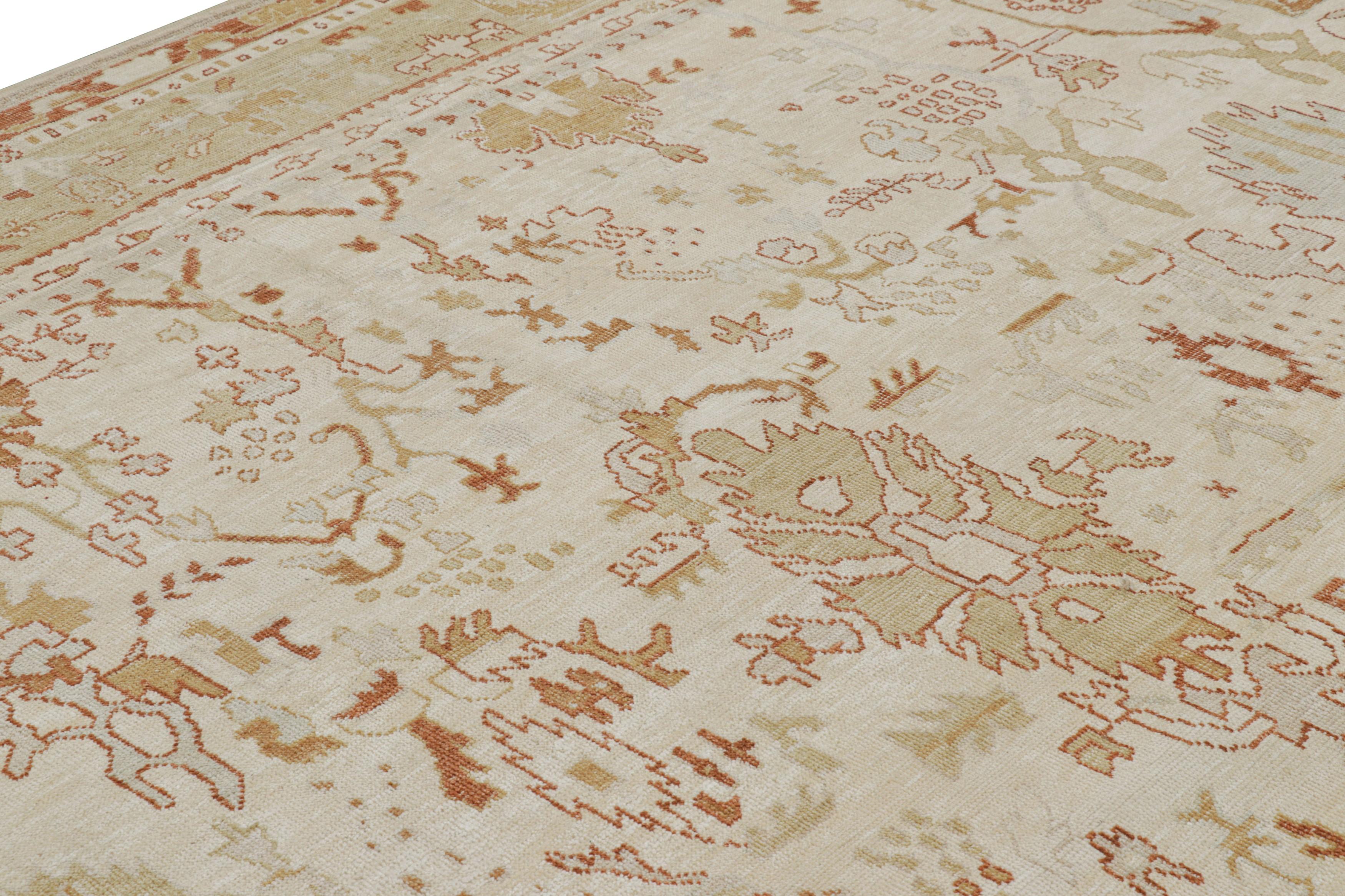 Indiano Rug & Kilim: tappeto oversize in stile Oushak, bianco crema con motivi floreali in vendita