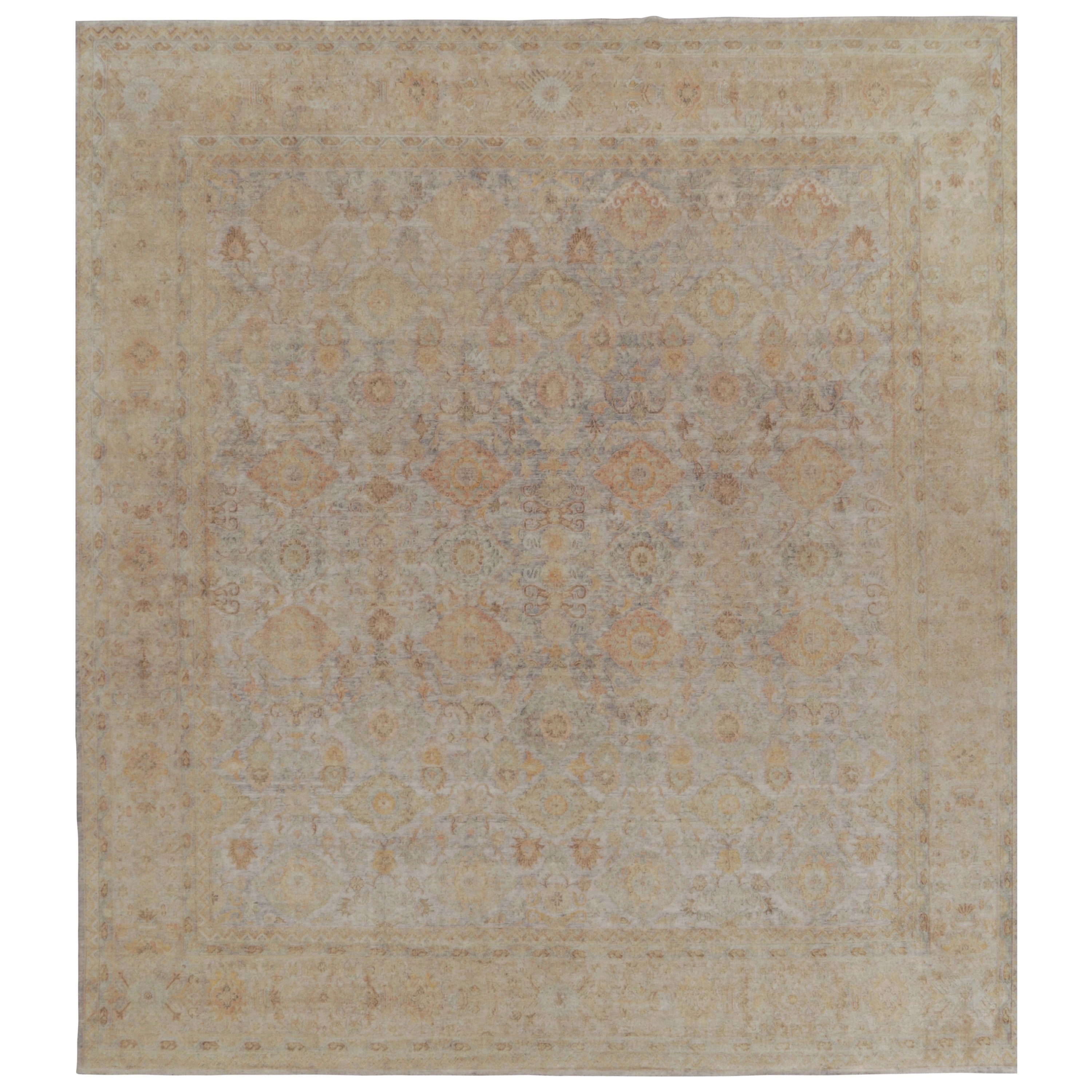 Rug
Kilim
s übergroßer Oushak-Teppich in Gold und Beige-Braun mit Blumenmuster