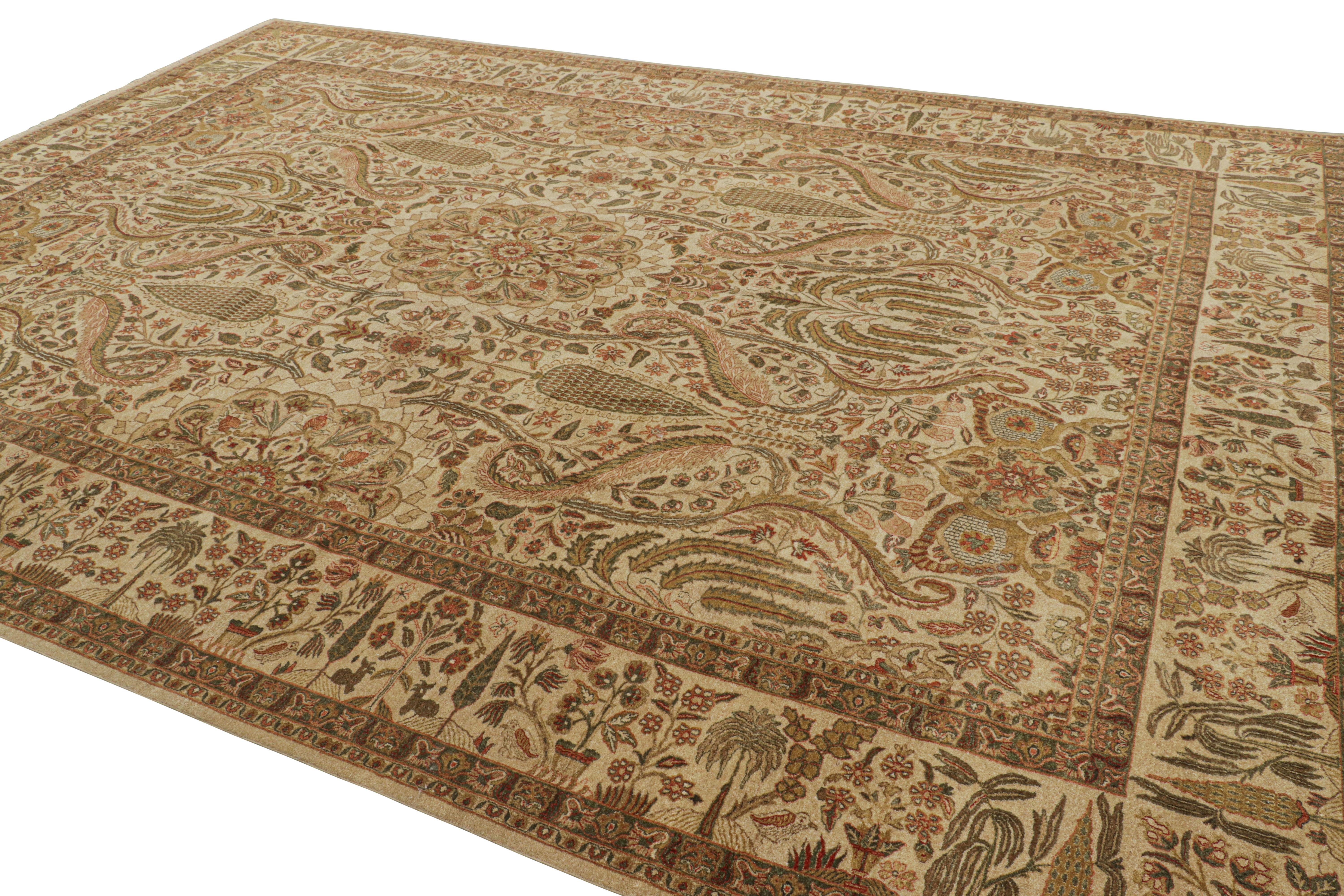 Indiano Rug & Kilim: tappeto persiano oversize in stile Tabriz con motivi floreali in oro e verde in vendita