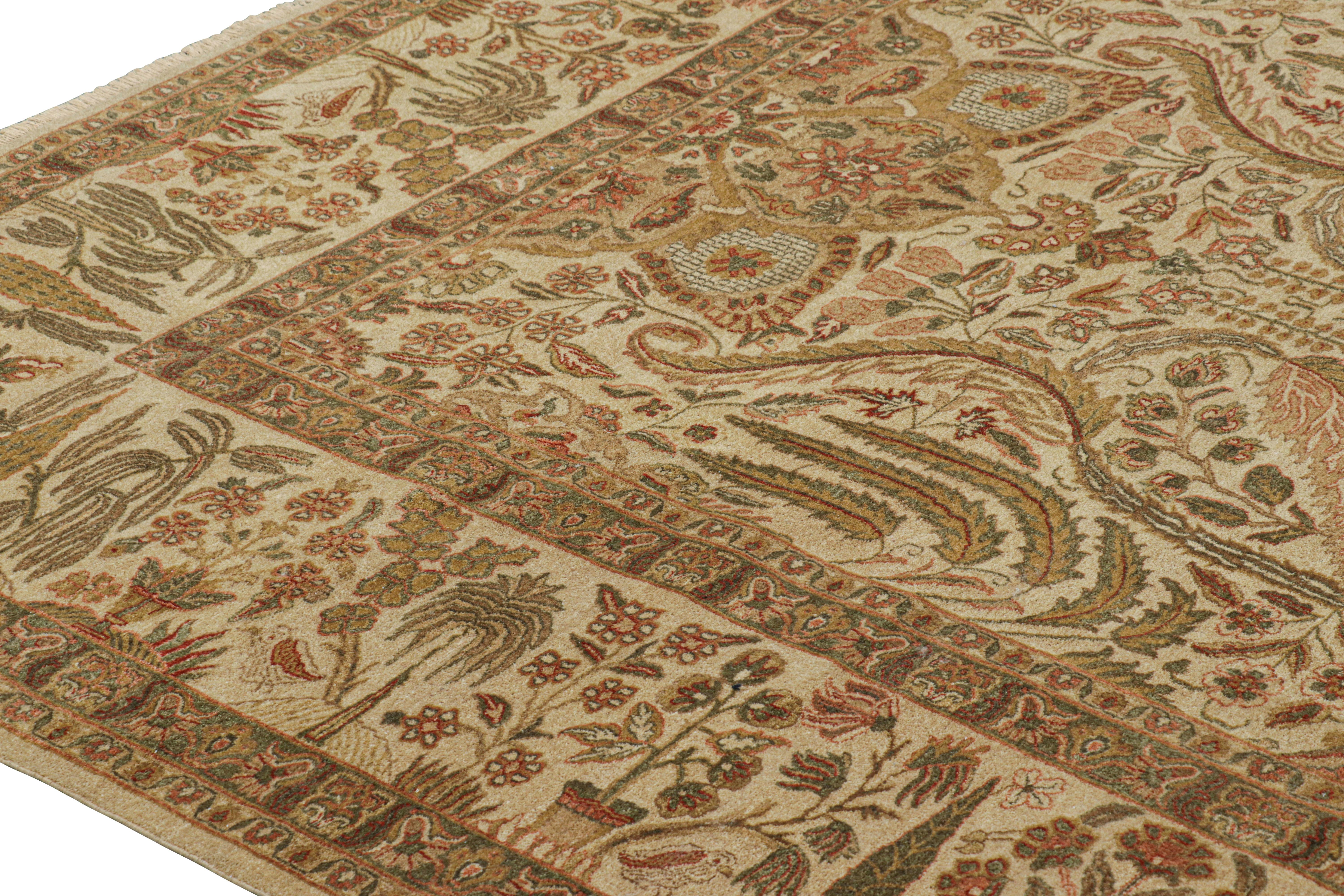 Rug & Kilim: tappeto persiano oversize in stile Tabriz con motivi floreali in oro e verde In condizioni Nuovo in vendita a Long Island City, NY