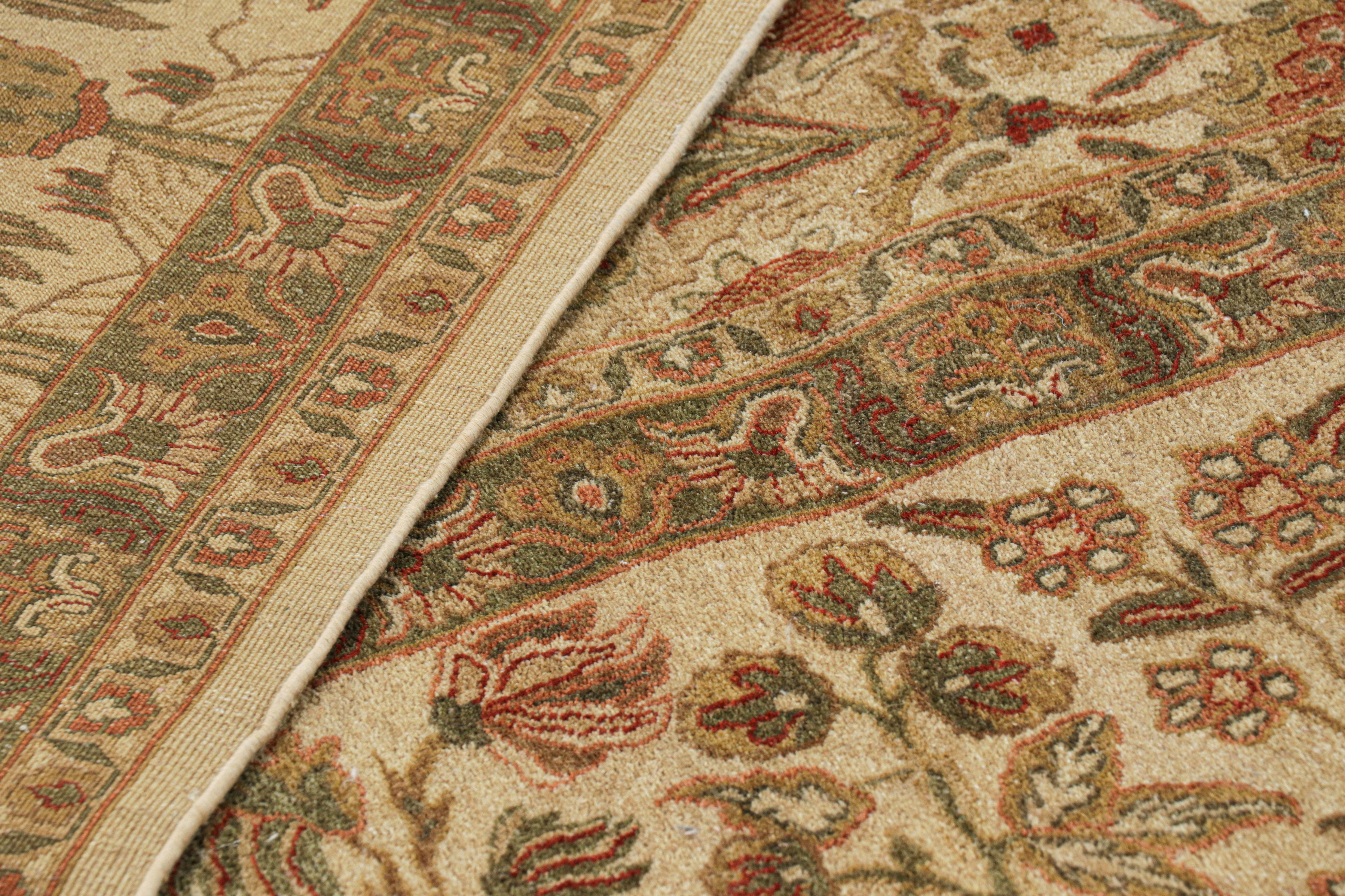 XXI secolo e contemporaneo Rug & Kilim: tappeto persiano oversize in stile Tabriz con motivi floreali in oro e verde in vendita